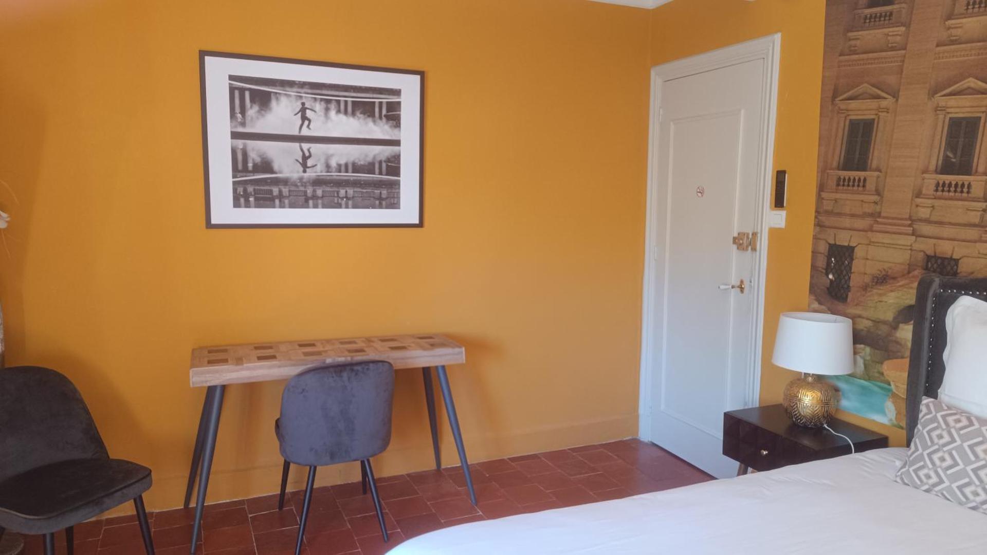 Photo of the whole room