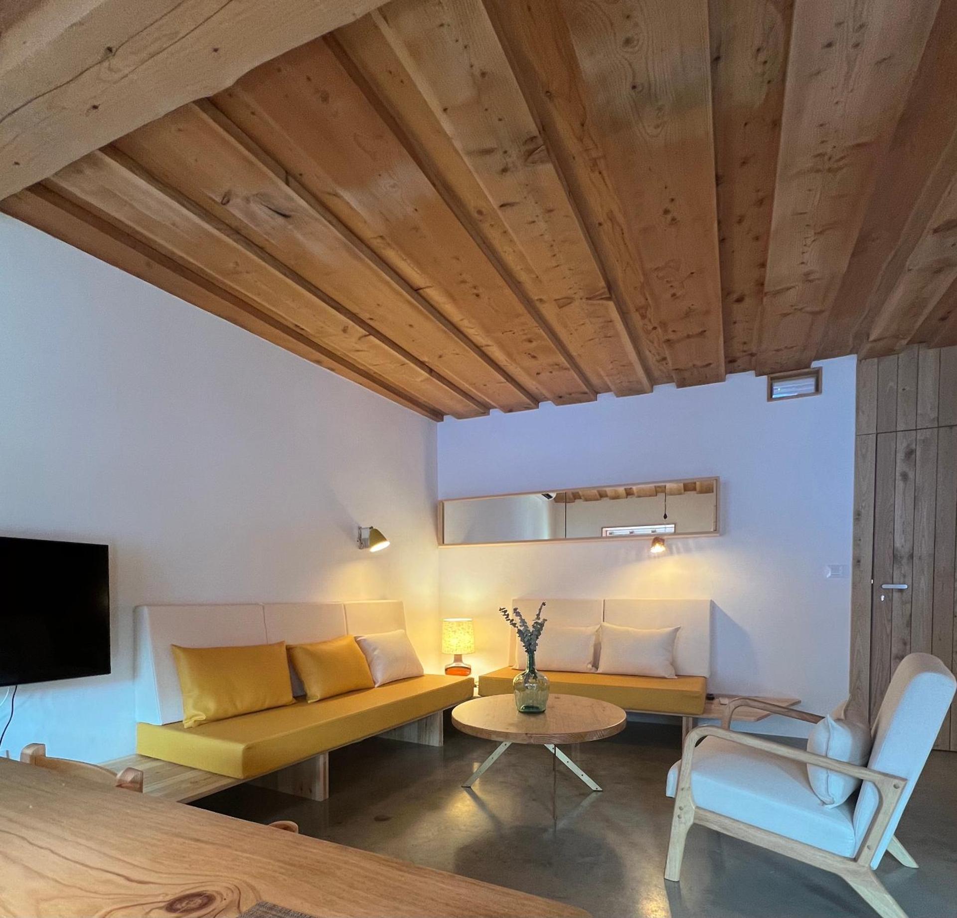 Communal lounge/ TV room