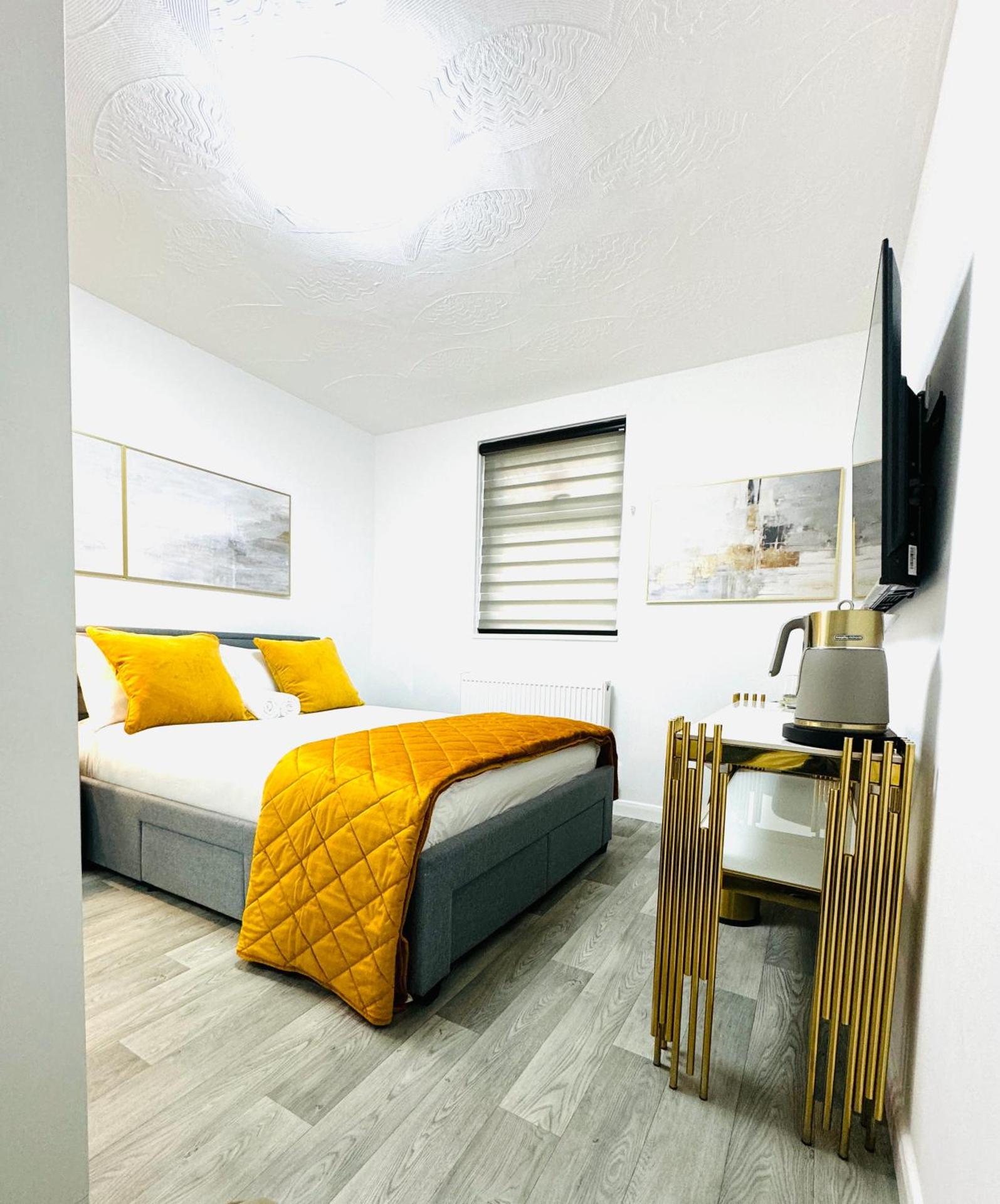 Ensuite Luxury Bedroom In Purfleet