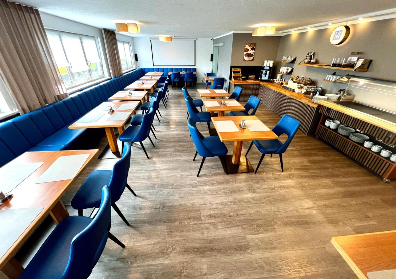 Communal lounge/ TV room