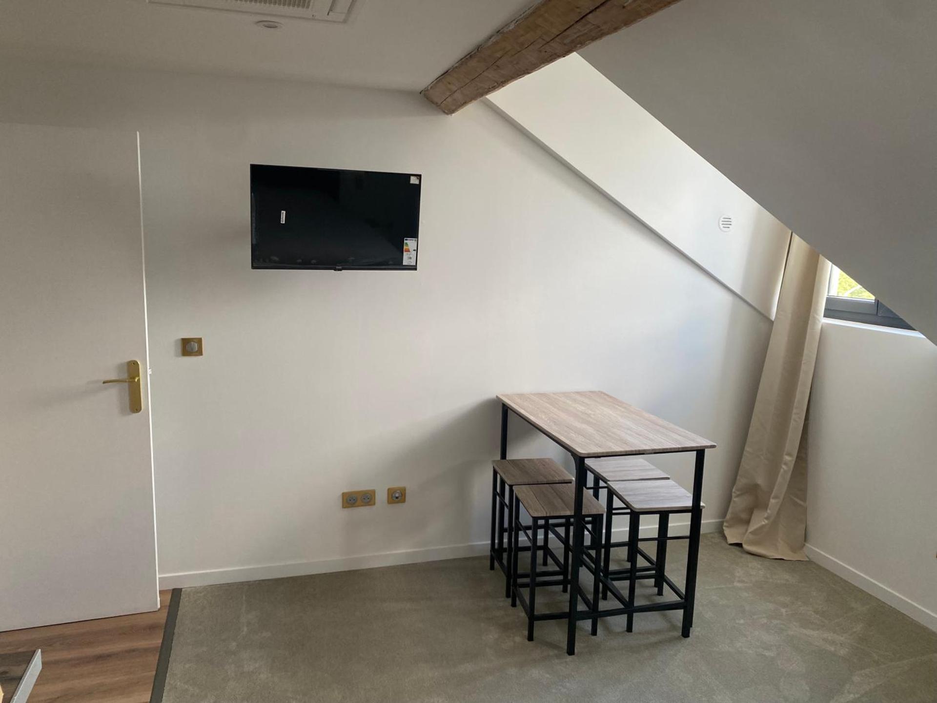 HDG Hôtel Gare de L'Isle Adam Appart's Hotel