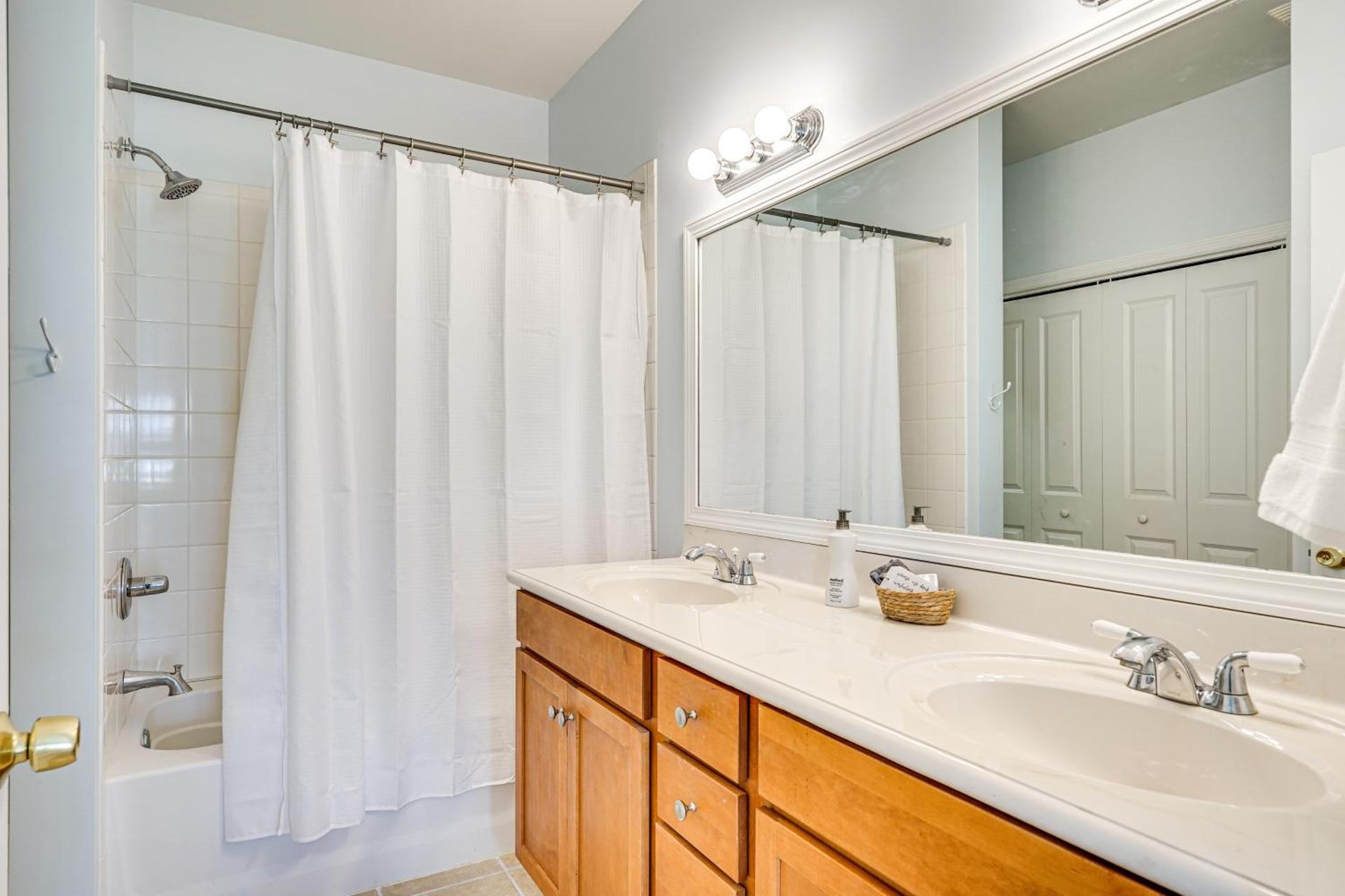 Walk to Bay and Dtwn Port St Joe Paradise with Grill!