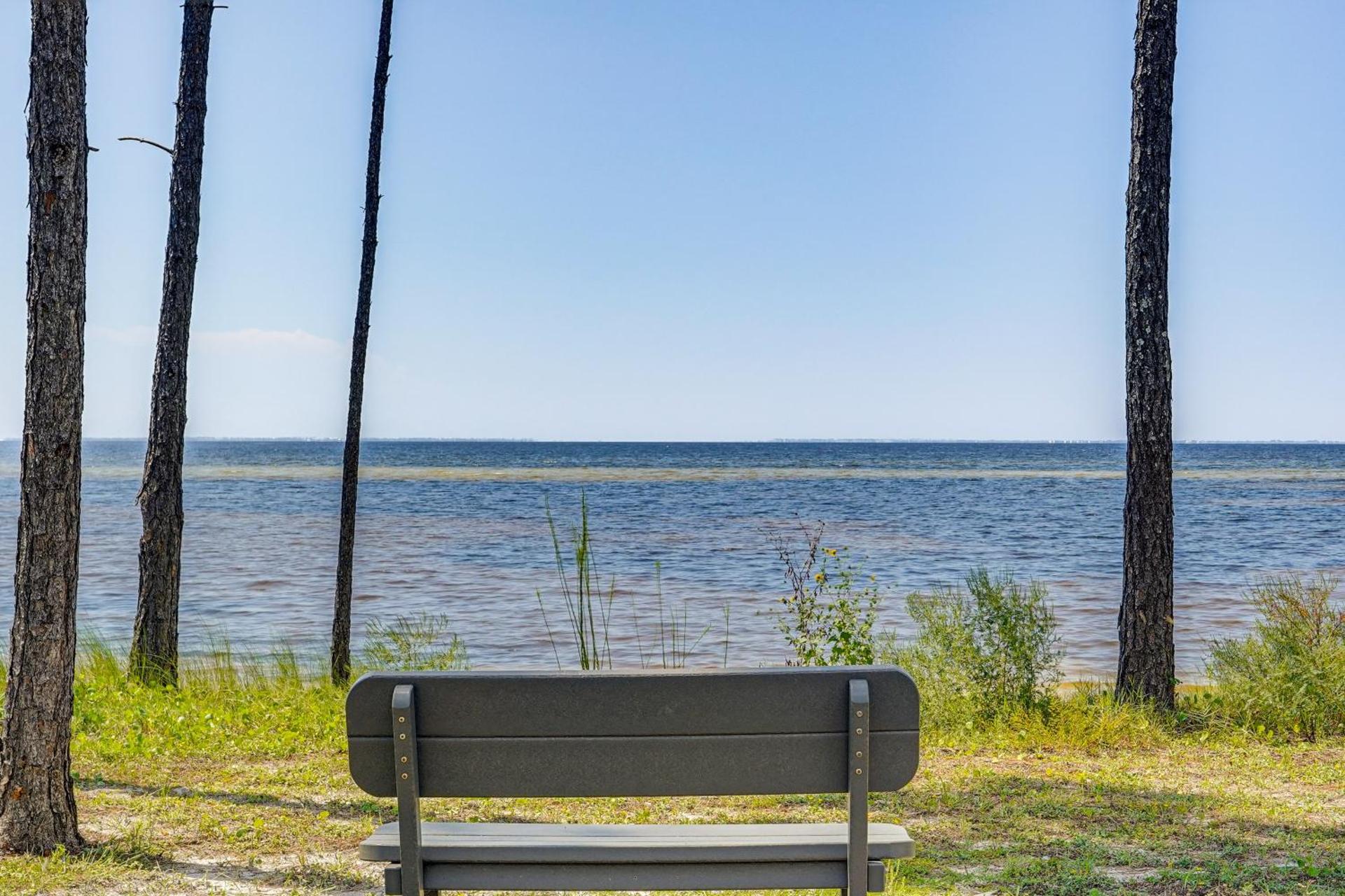 Walk to Bay and Dtwn Port St Joe Paradise with Grill!