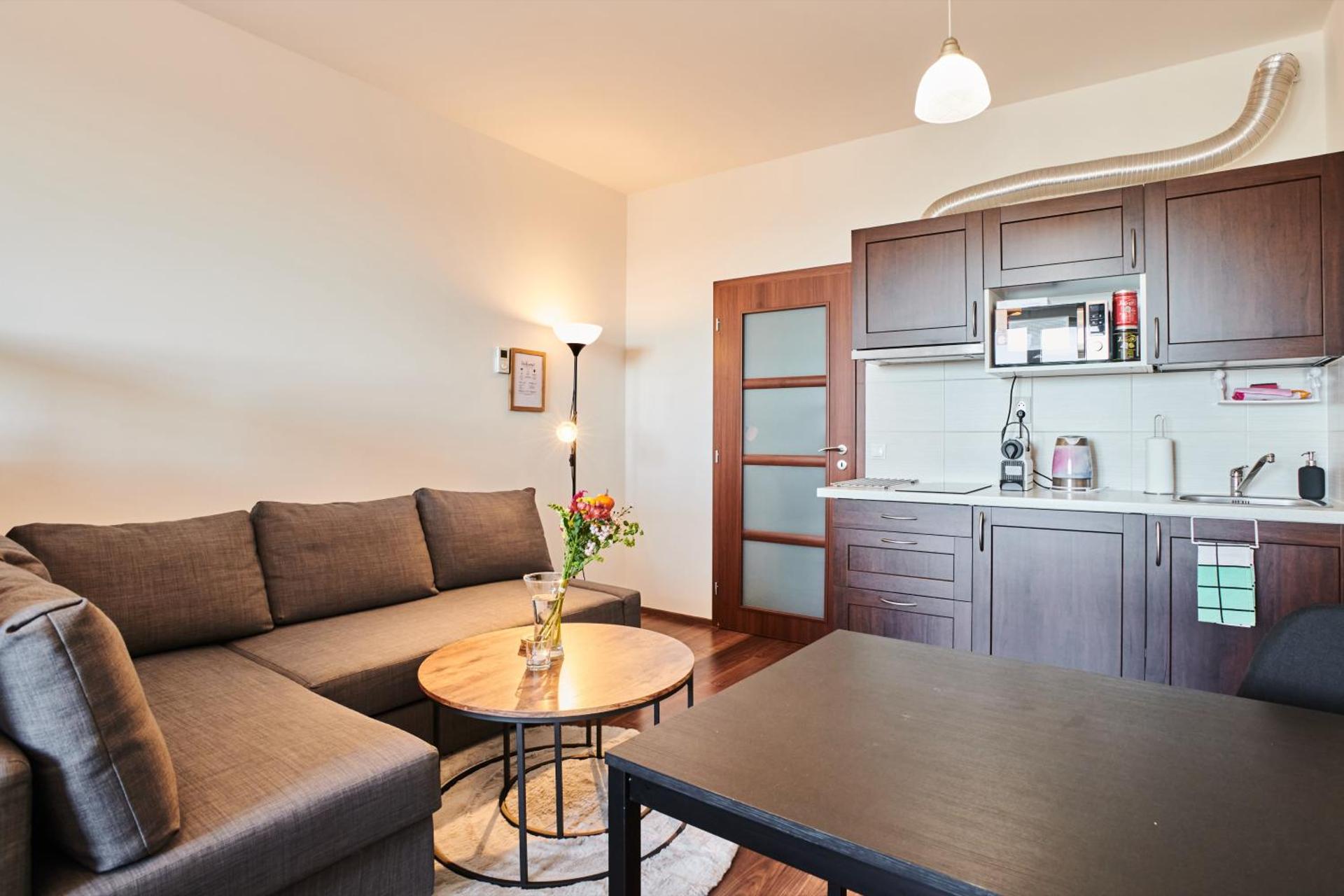 High-Sky O2 arena Apartment with garage parking and AC