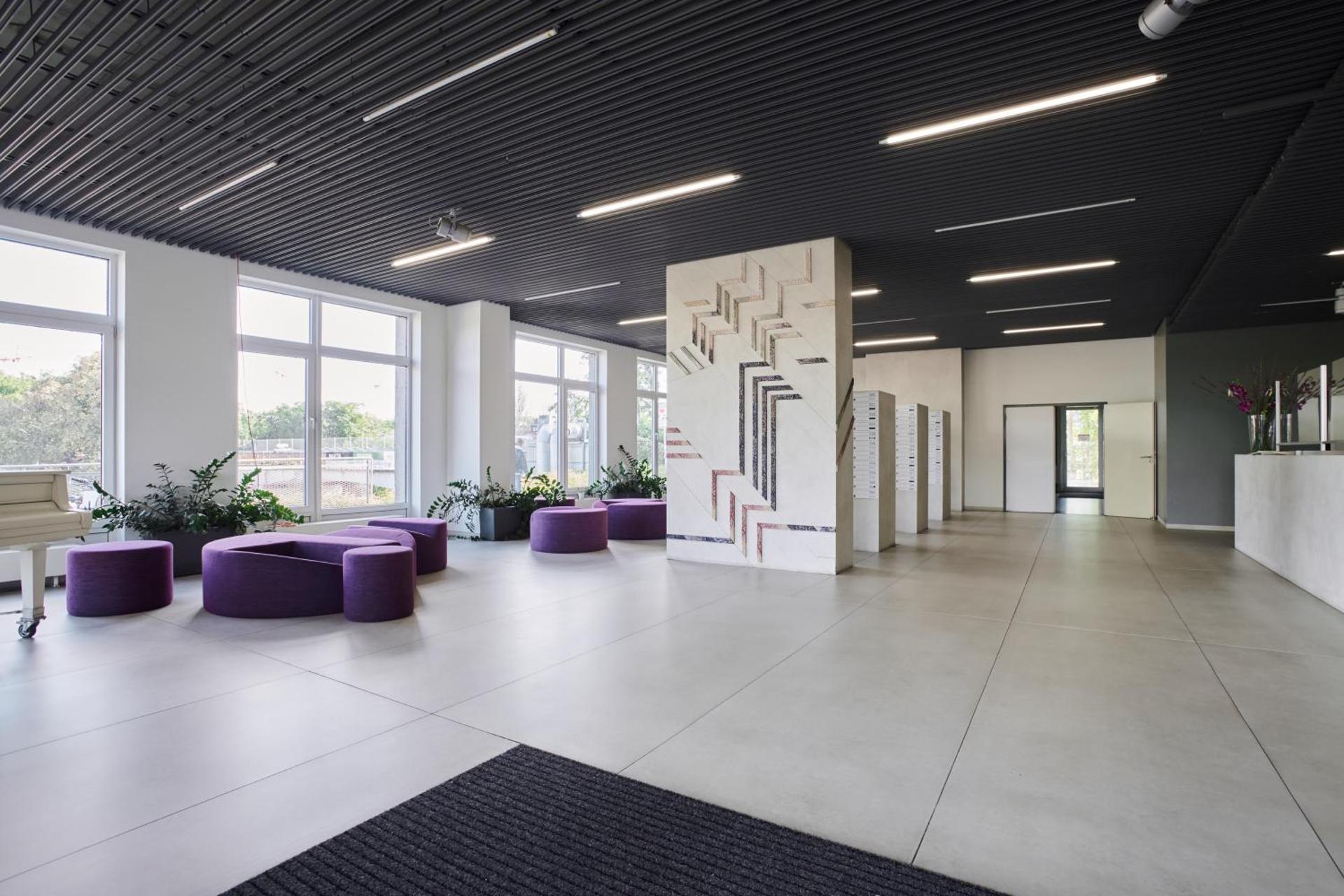 High-Sky O2 arena Apartment with garage parking and AC