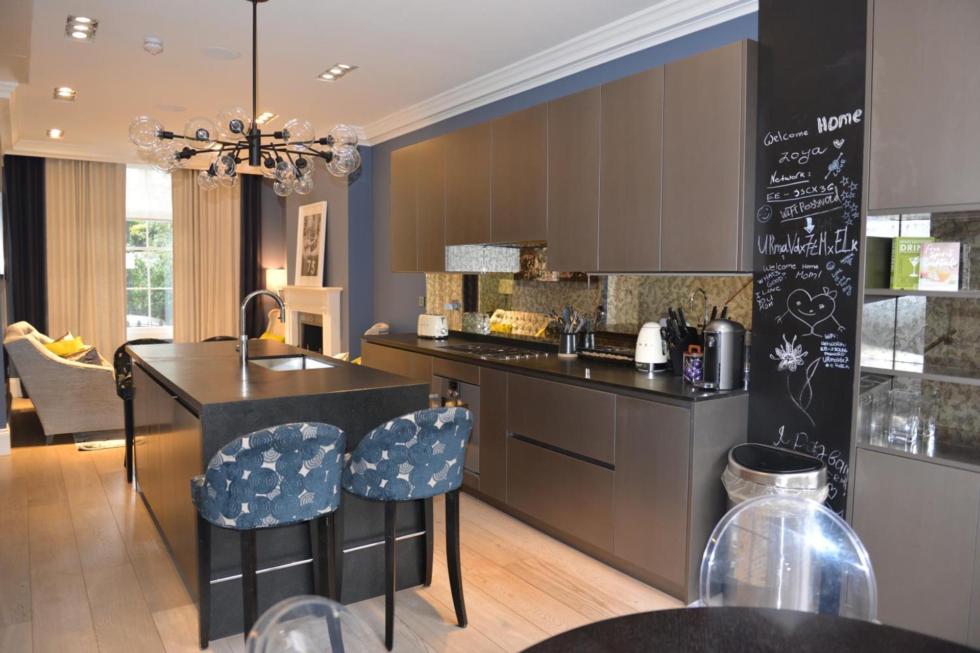 Luxury 4 Bedrooms 5 Baths 2 Receptions Family House with Garden Chelsea