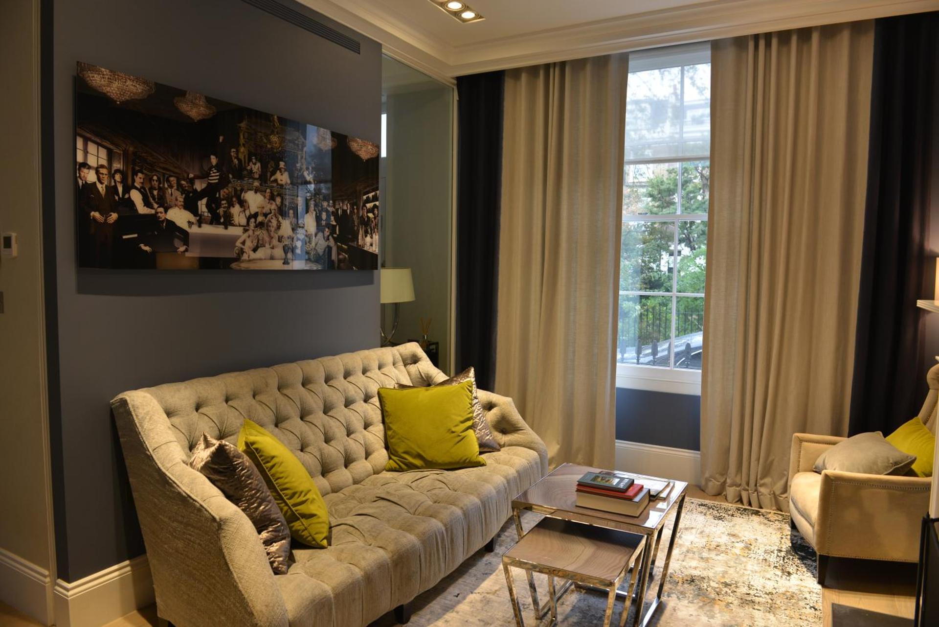 Luxury 4 Bedrooms 5 Baths 2 Receptions Family House with Garden Chelsea