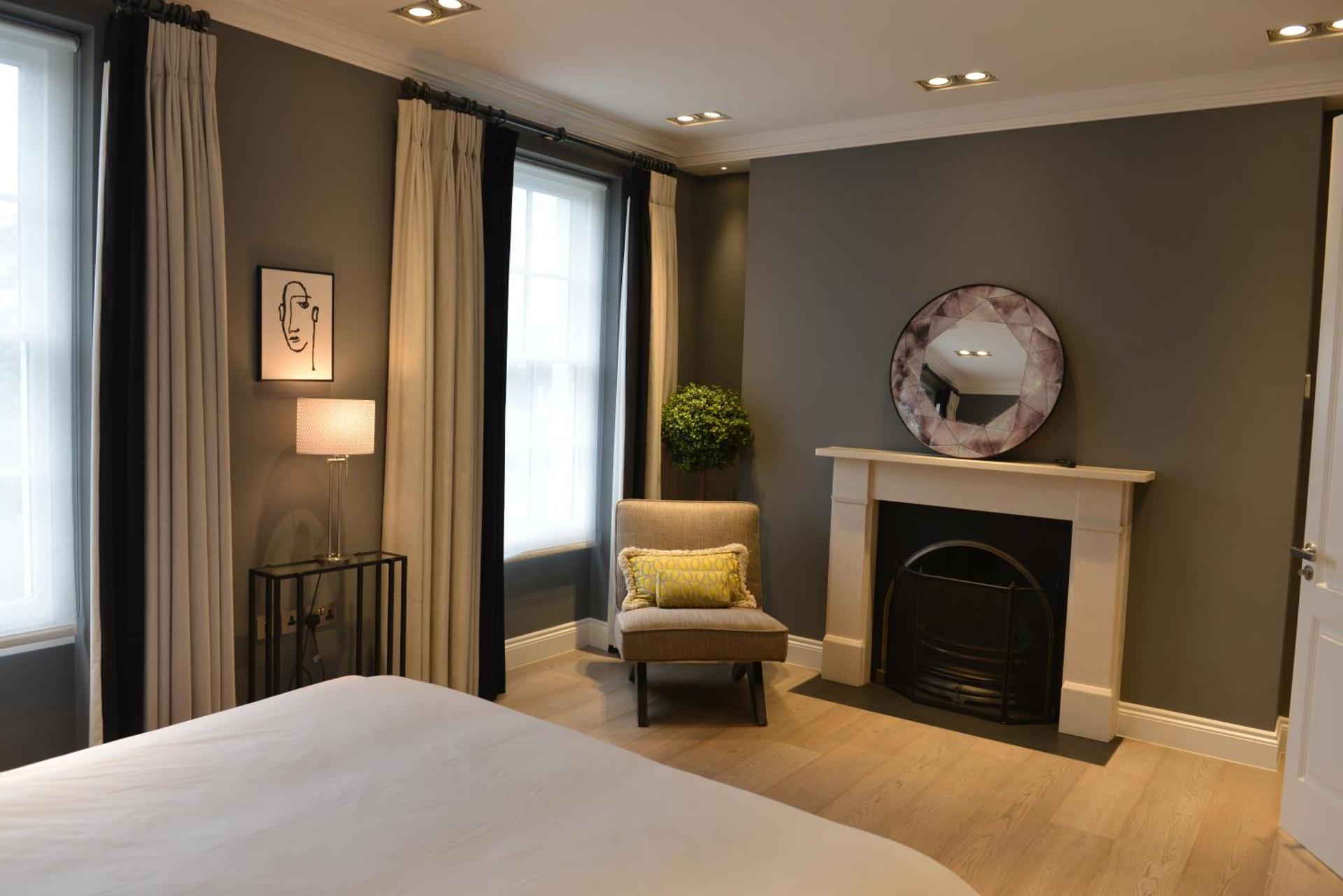 Luxury 4 Bedrooms 5 Baths 2 Receptions Family House with Garden Chelsea