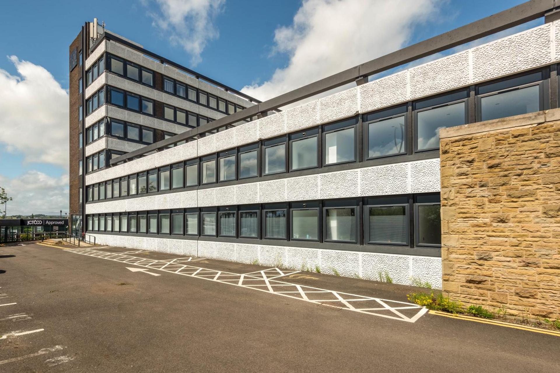 Modern & Bright 1 Bedroom Apartment in Yeadon