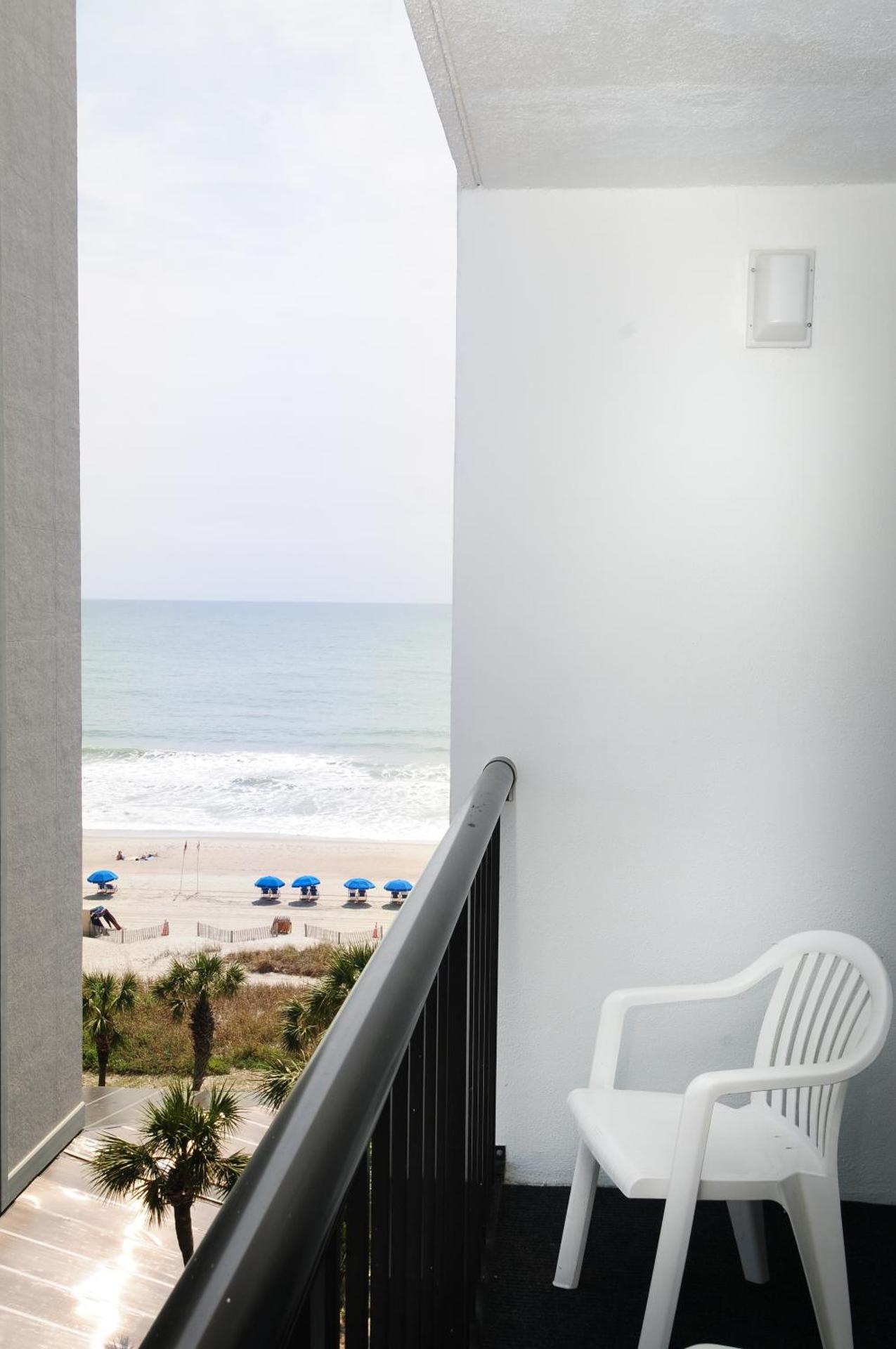 1 Room Side View Efficiency with 1 Queen Bed - T6