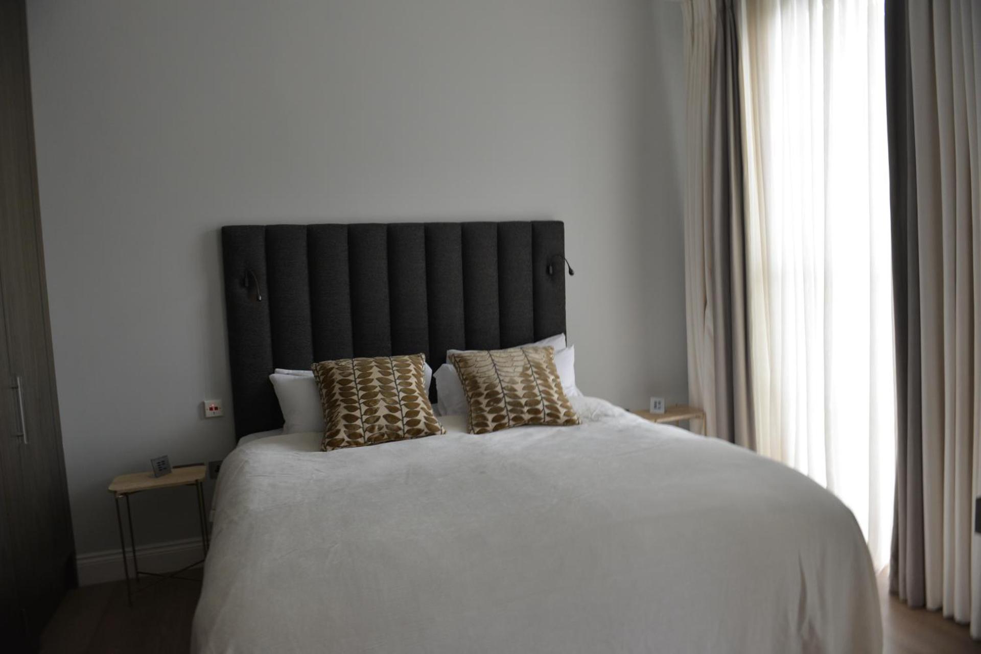 Luxury 4 Bedrooms 5 Baths 2 Receptions Family House with Garden Chelsea