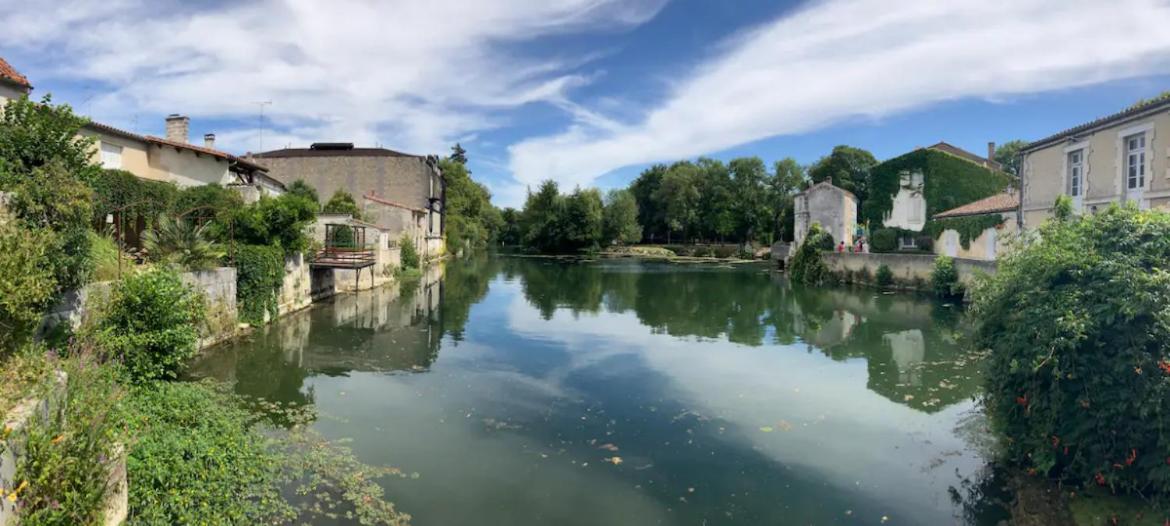 Le Quai 2, ancien Moulin au Bord de la Charente - Charme et Sérénité à Jarnac