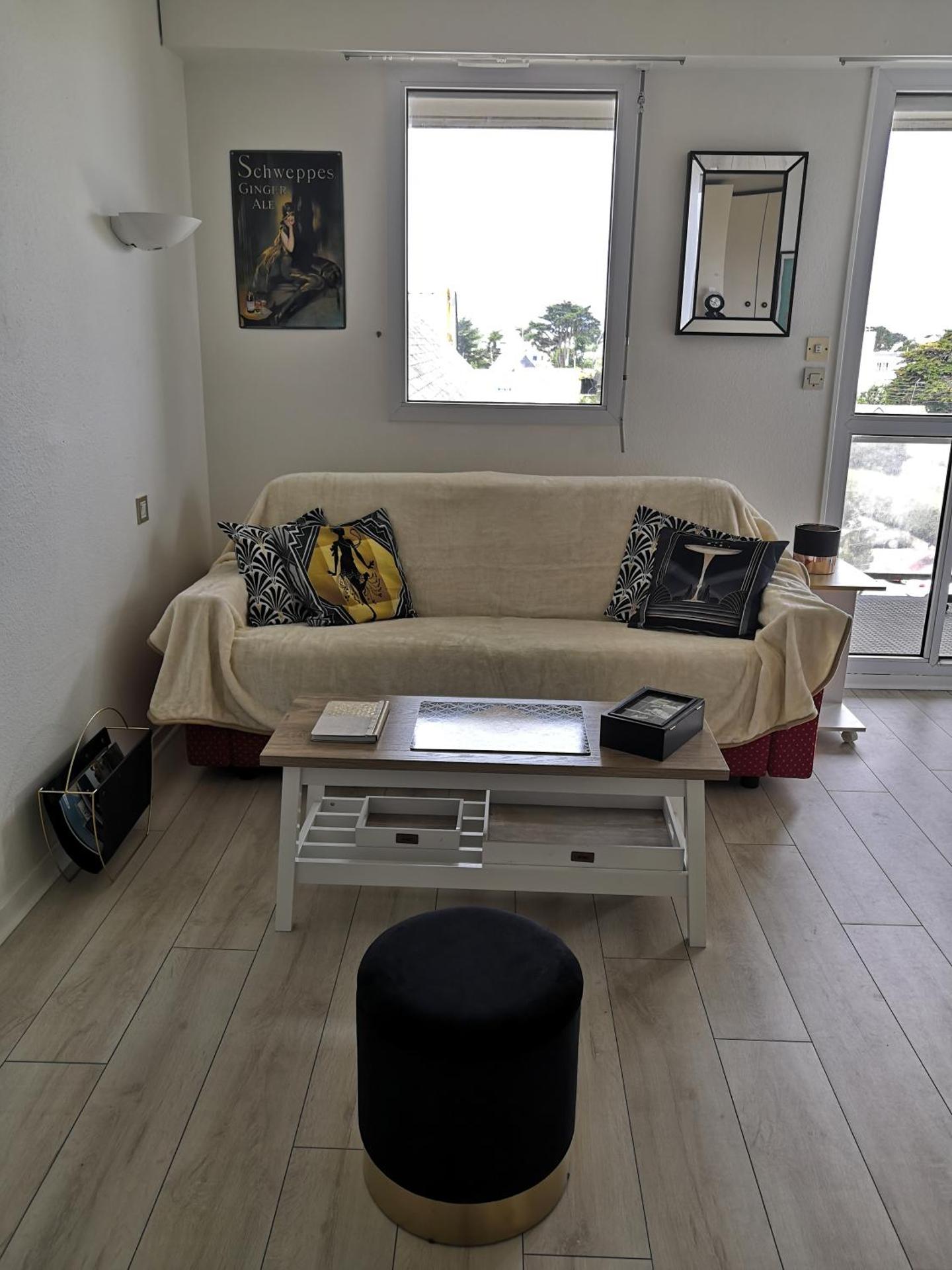 Studio cabine face piscine