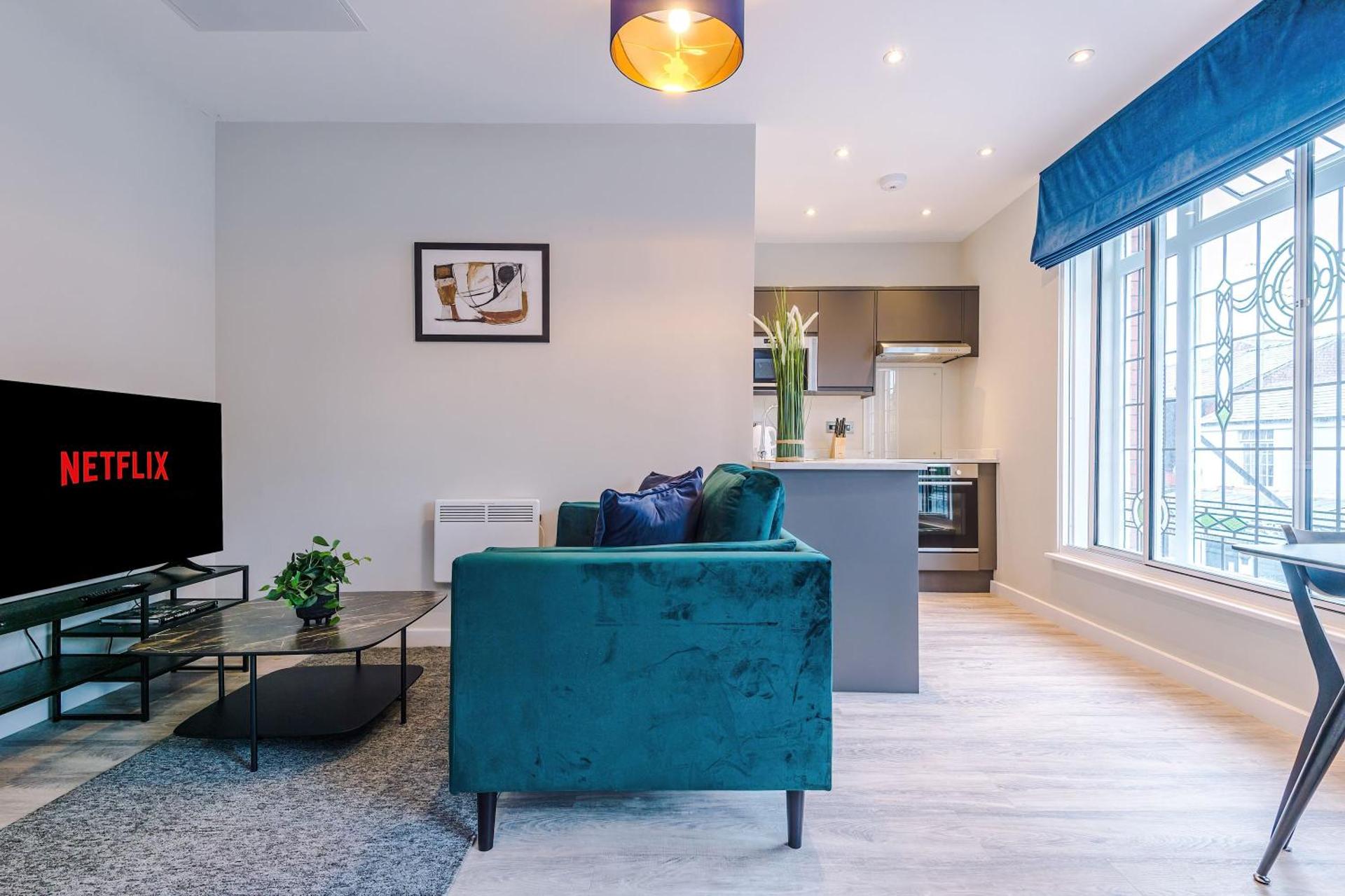 Elysée Suites - Spacious Studio in Southport