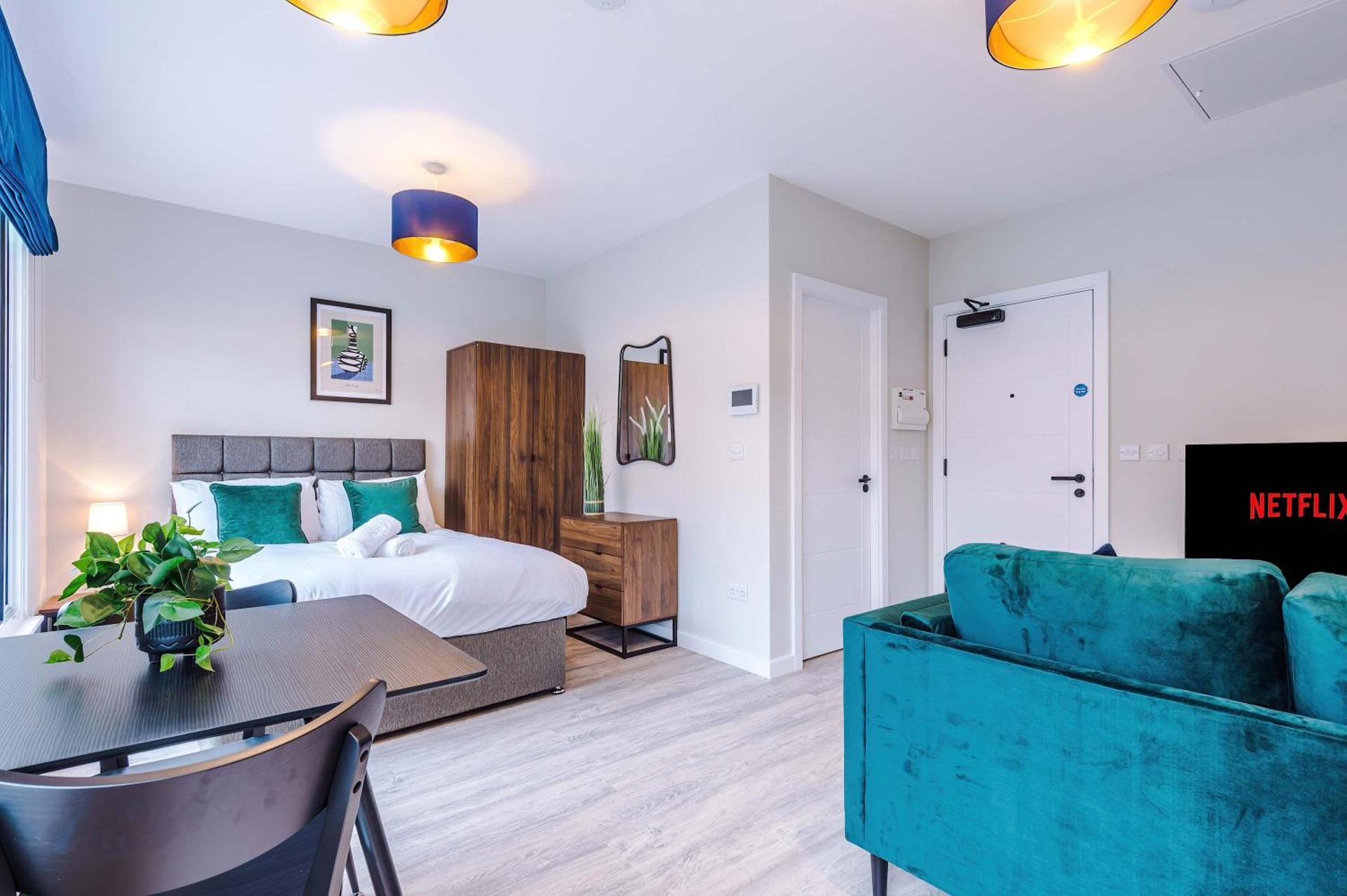 Elysée Suites - Spacious Studio in Southport