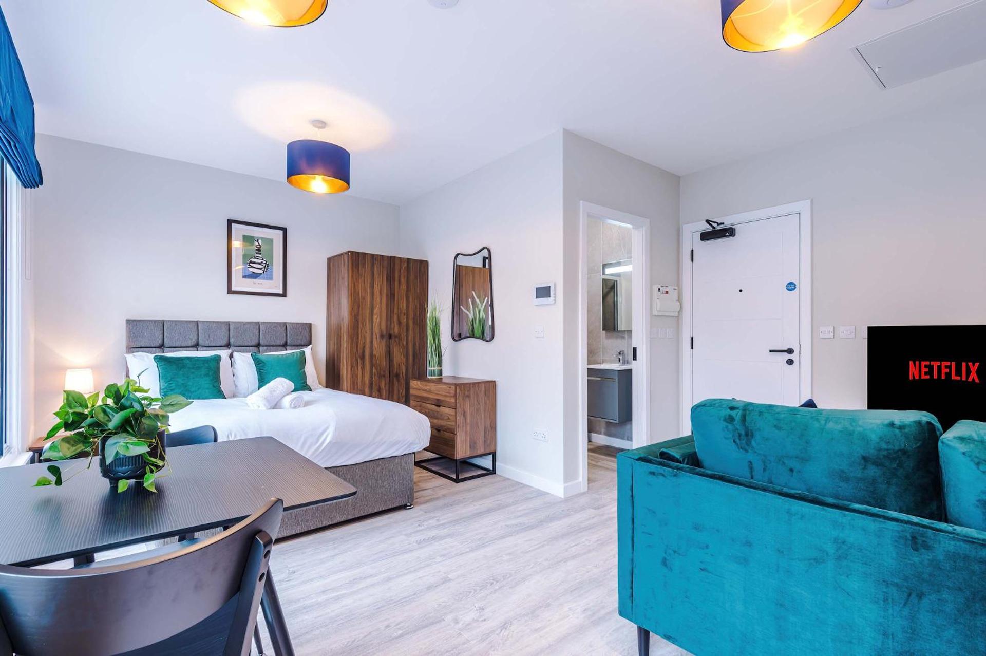 Elysée Suites - Spacious Studio in Southport