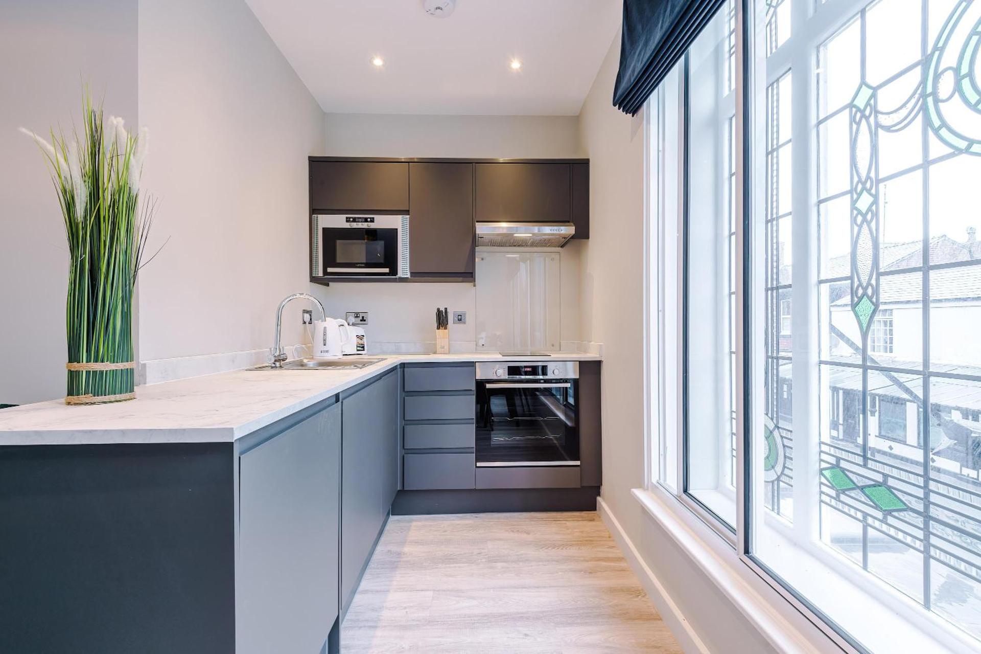 Elysée Suites - Spacious Studio in Southport