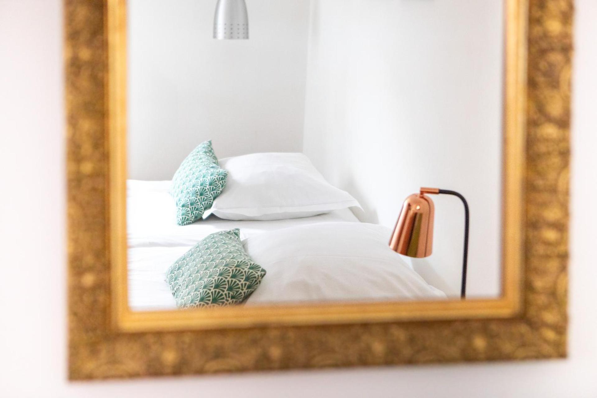 Au pied des remparts à Eguisheim