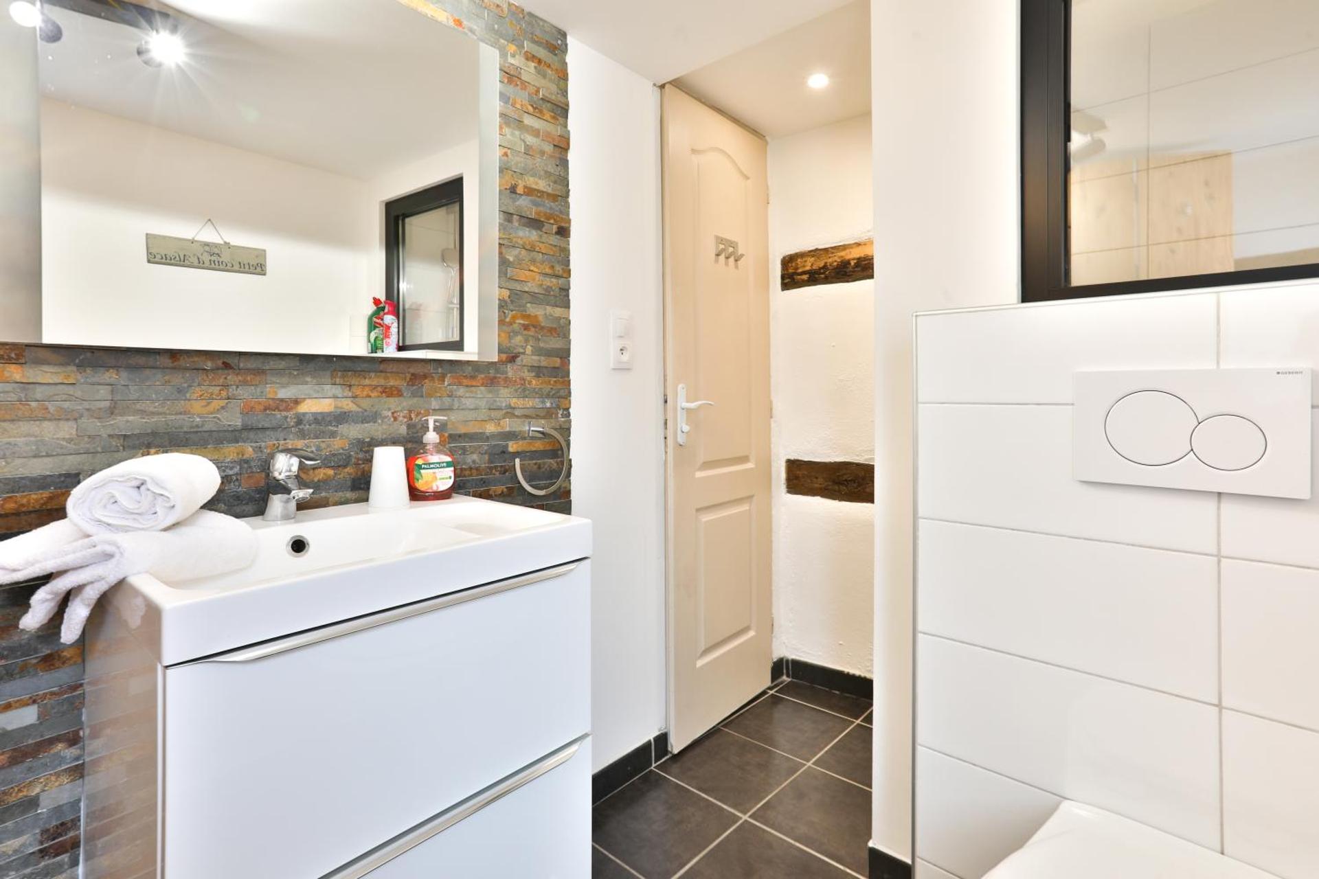 Au pied des remparts à Eguisheim