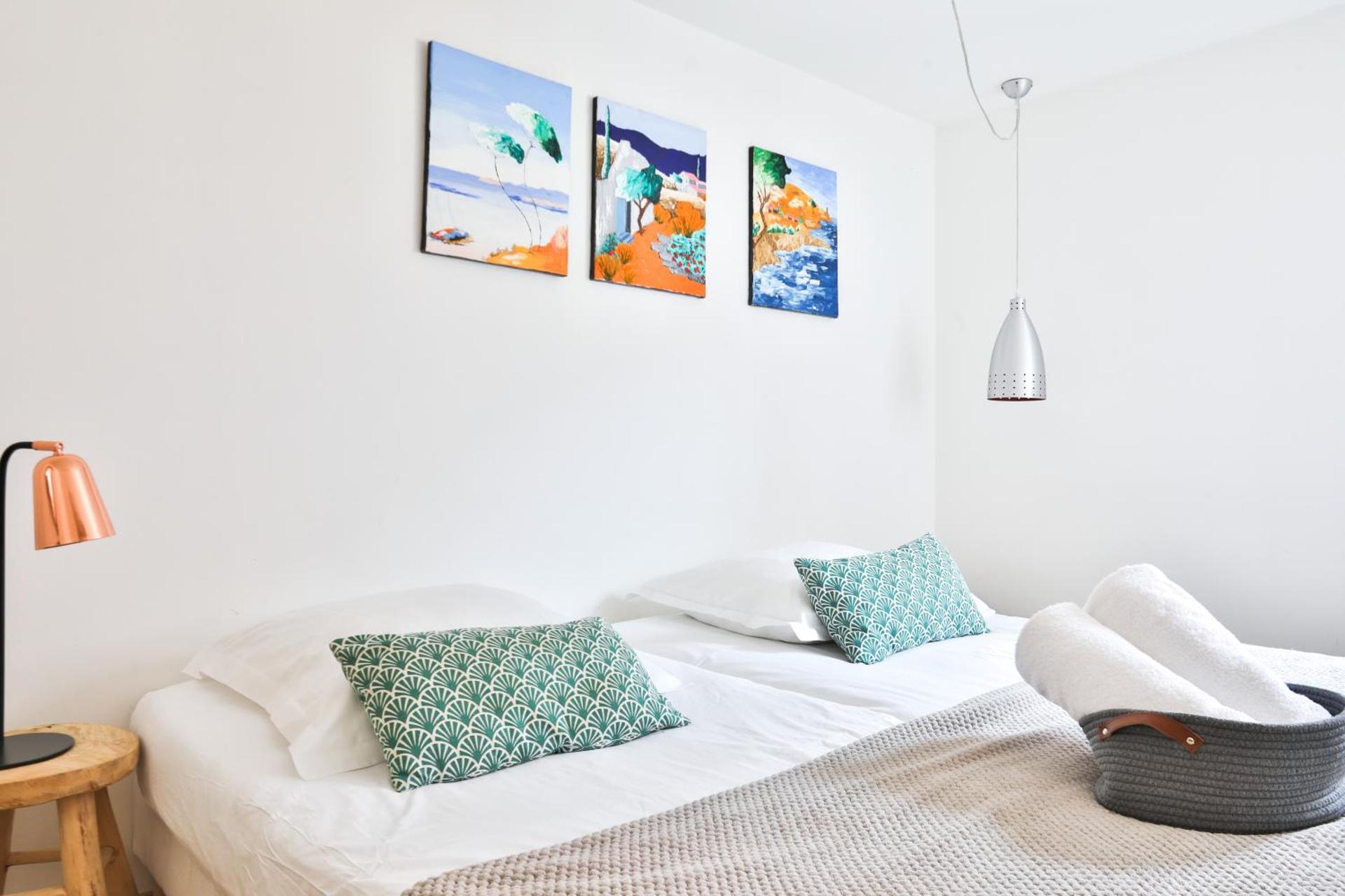 Au pied des remparts à Eguisheim