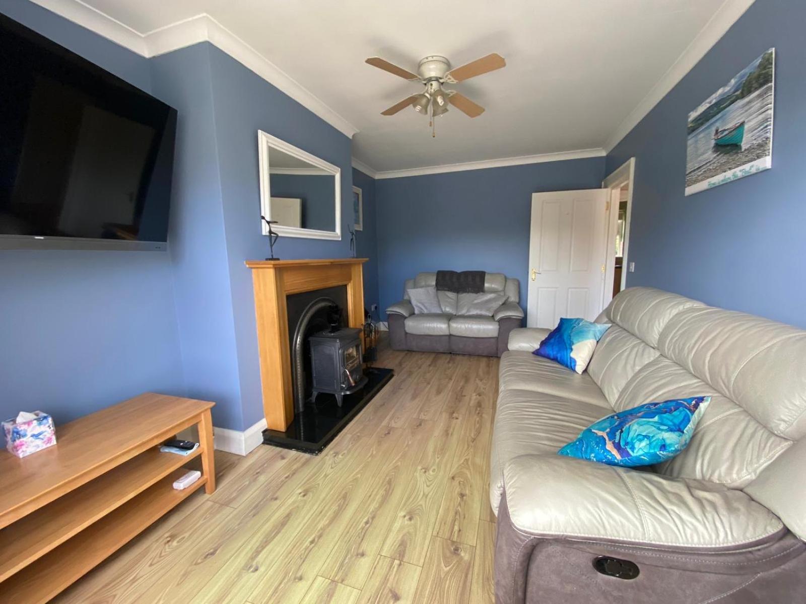 Communal lounge/ TV room