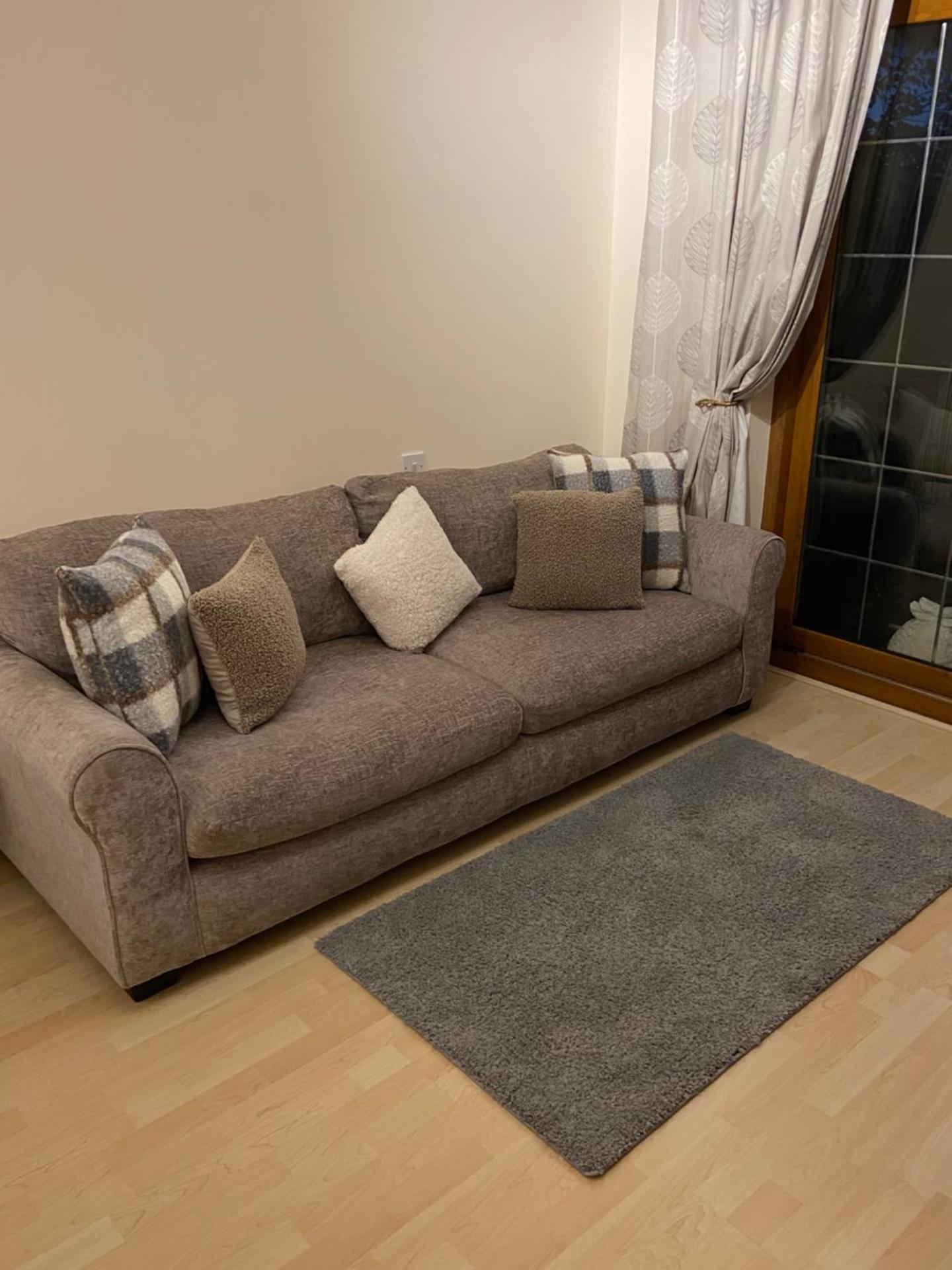 Hooters Apartment EV Point