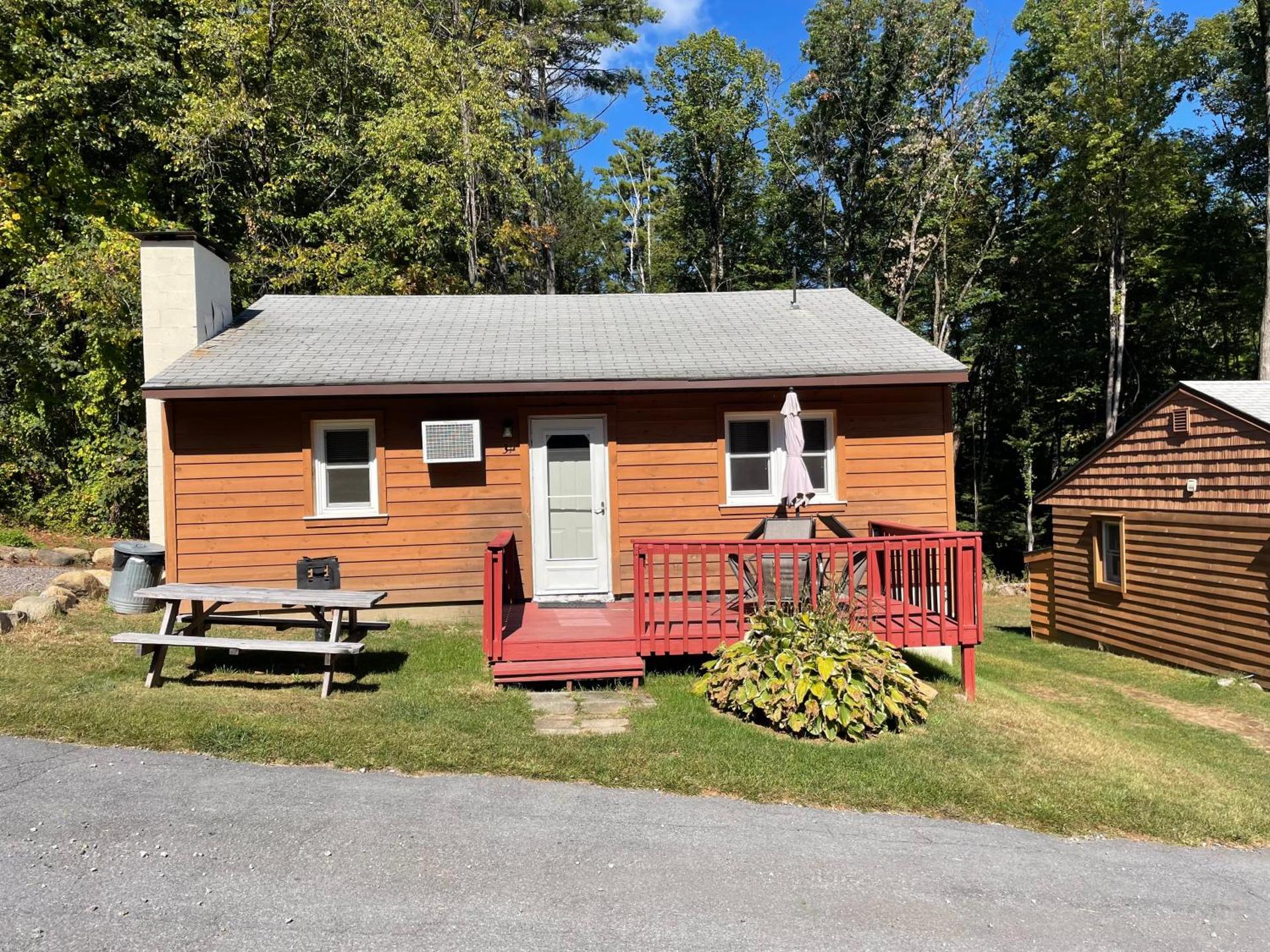 Hill View Motel and Cottages