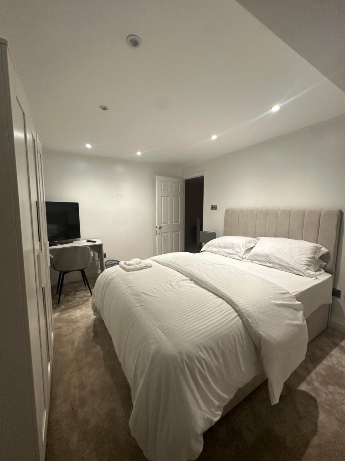 Modern Room in Cheshunt