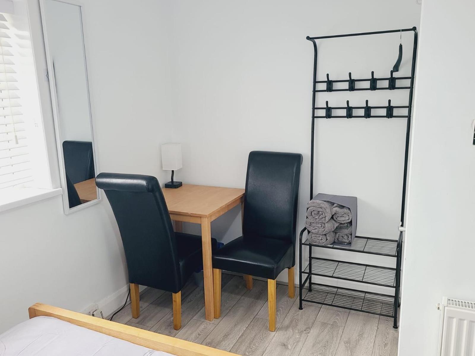 RoomZ-GATWICK-LONDON-Airport Parking-Travel Service