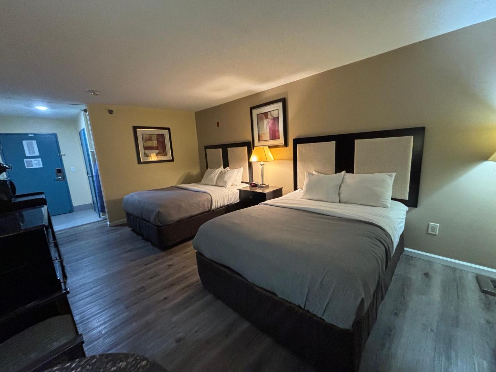 Quality Inn & Suites Woodstock near Lake Geneva