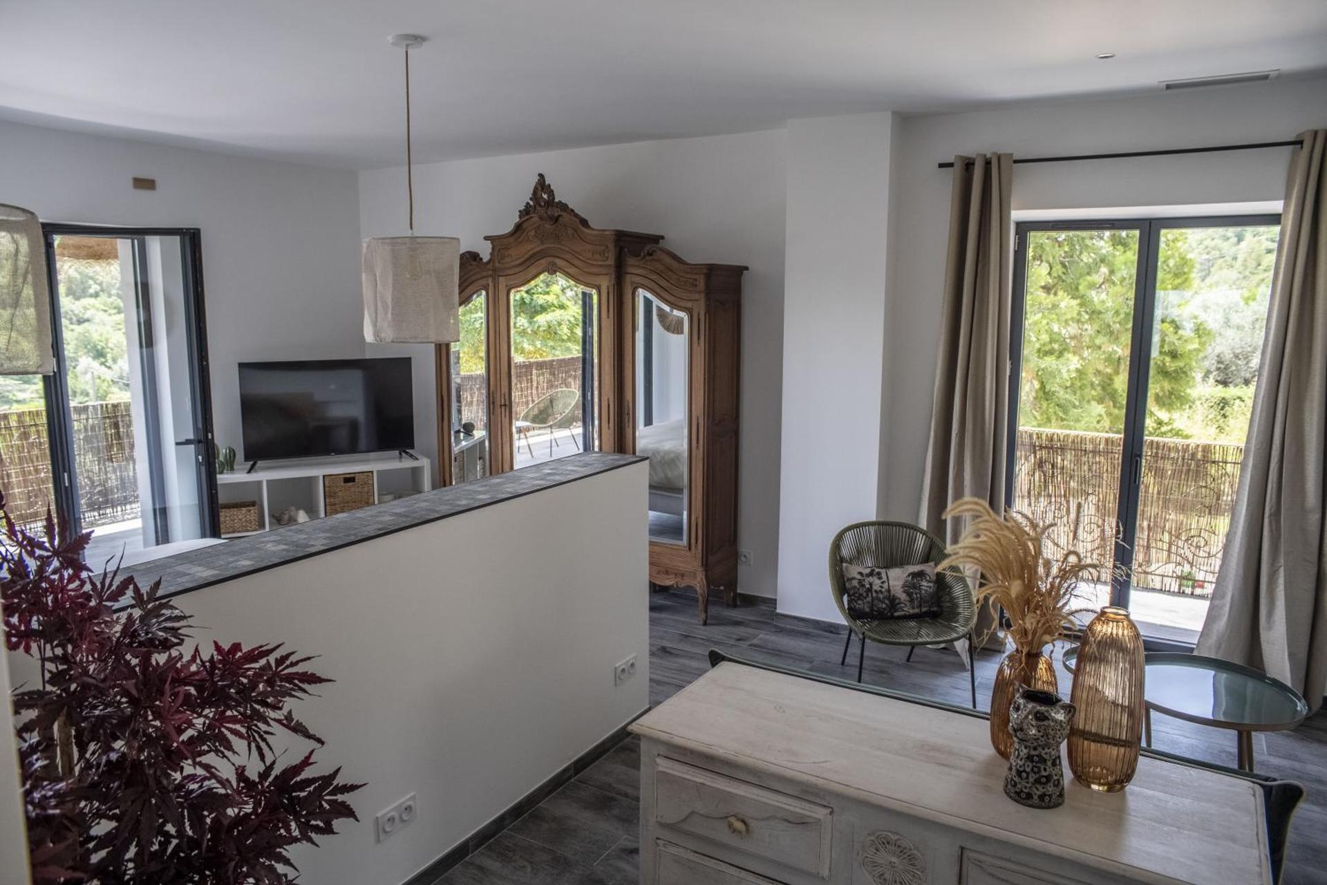 Photo of the whole room