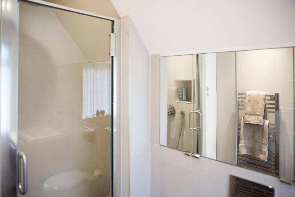 Oldfield Cottage within walking distance of pub and sea