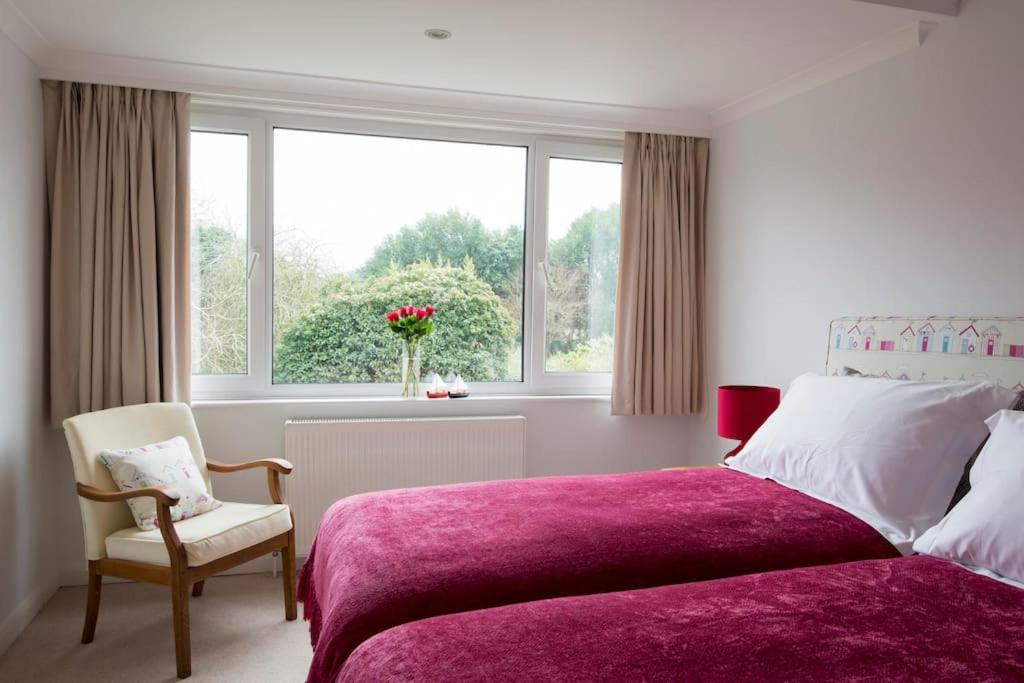 Oldfield Cottage within walking distance of pub and sea