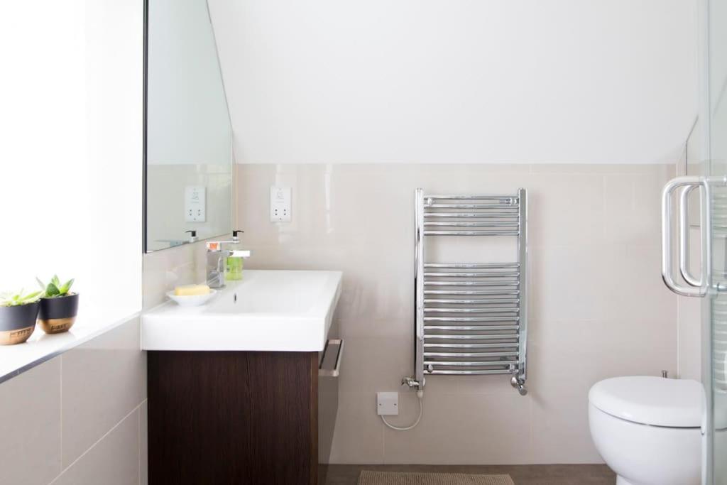 Oldfield Cottage within walking distance of pub and sea