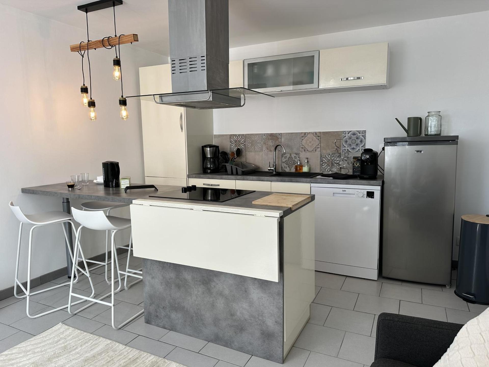 Kitchen or kitchenette