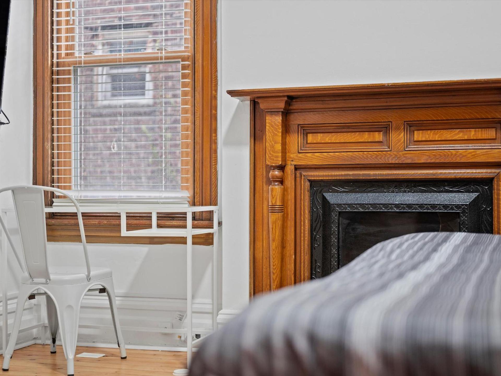 Oakland, Pittsburgh !D Modern and Stylish Private Bedroom with Shared Bathroom