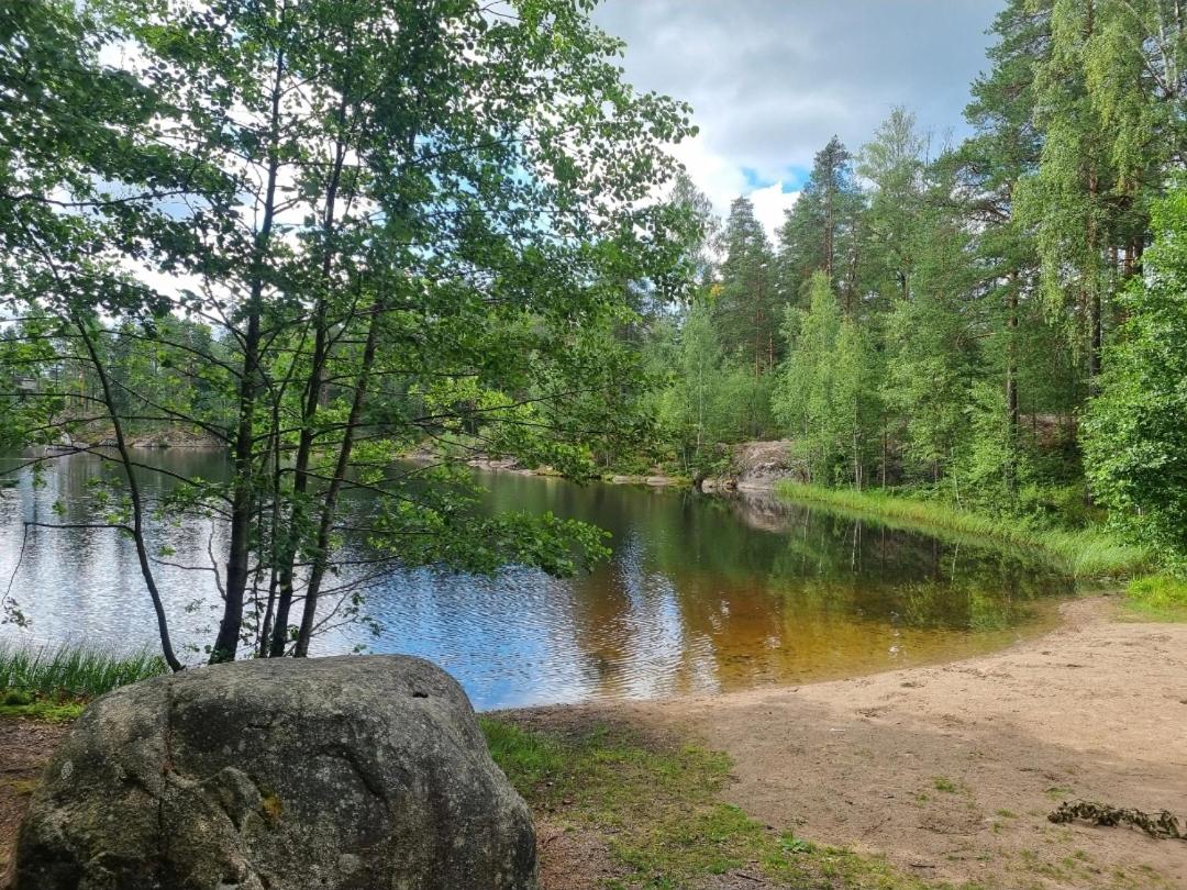 Viihtyisä huvila saunalla Korpilammella