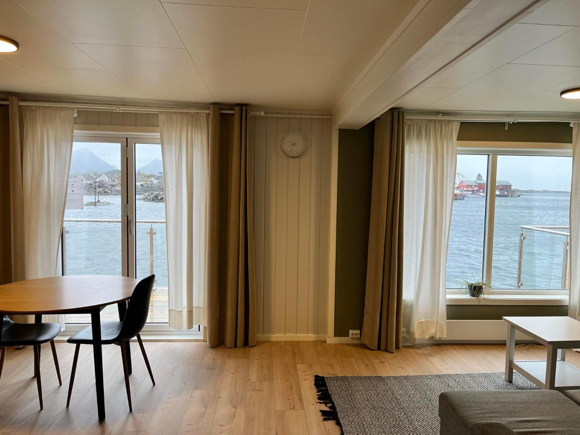 The Harbour House, dorm and twin, selfservice hostel