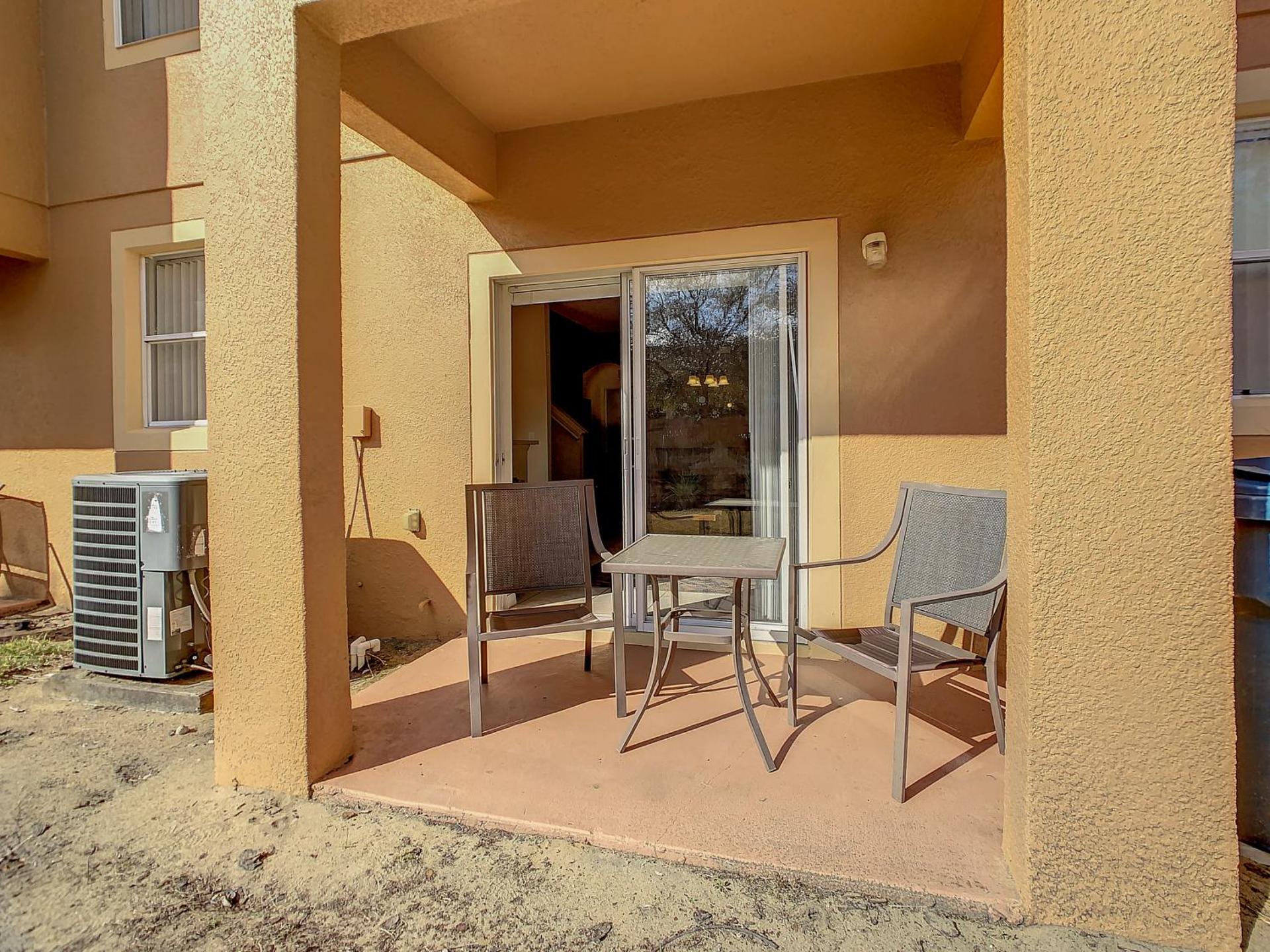 Charming & Cozy Getaway! Lazy River!