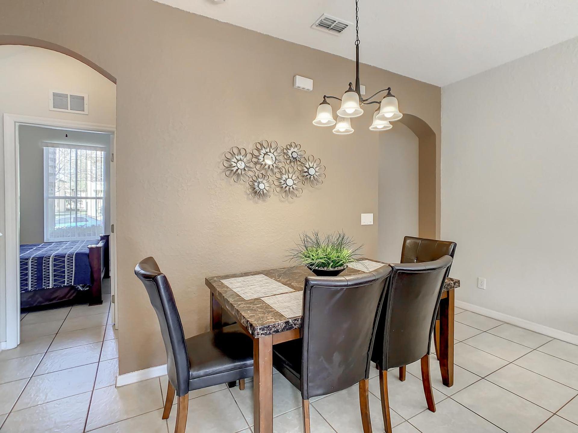 Charming & Cozy Getaway! Lazy River!