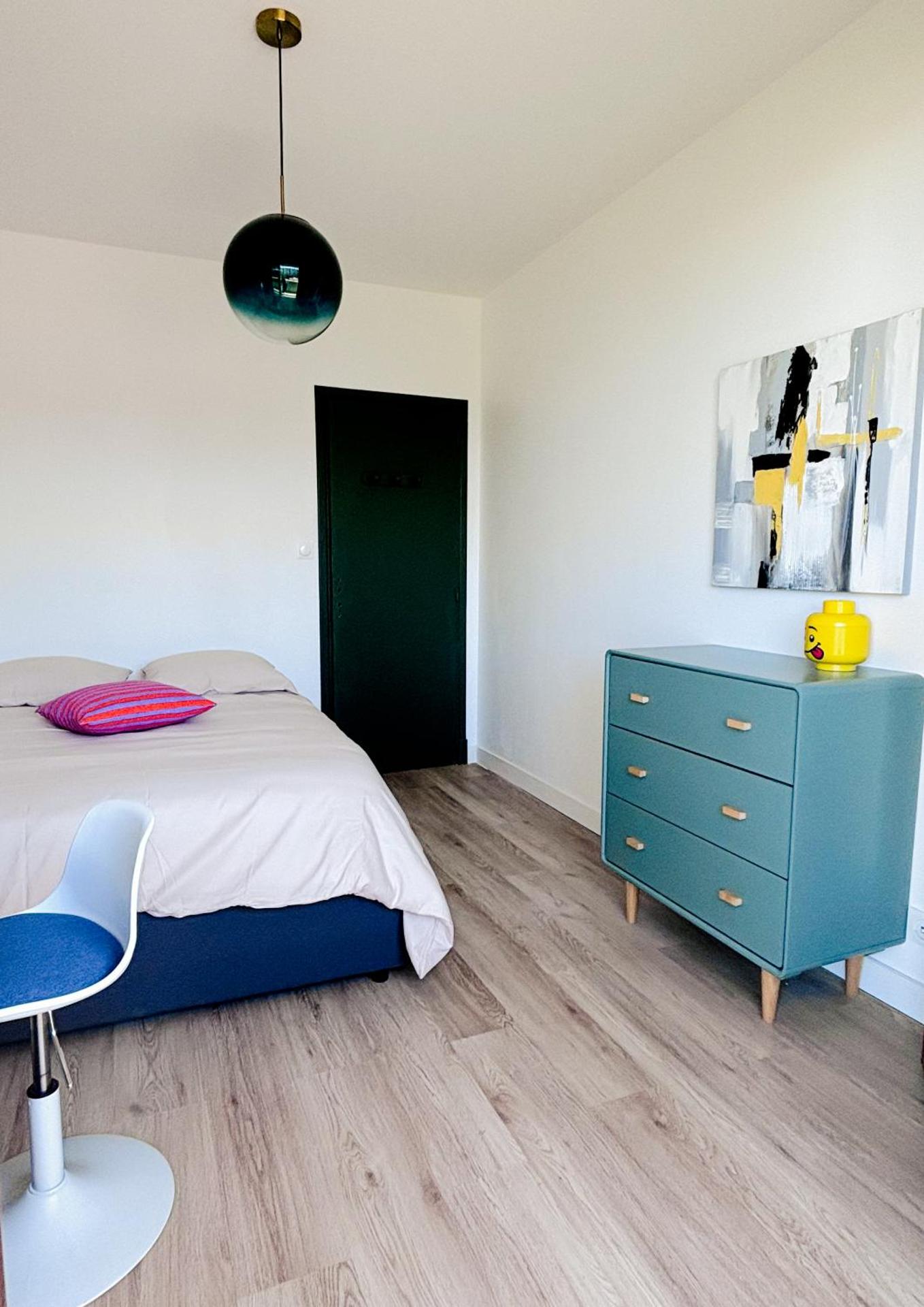 Appartement 79m2 proche Airbus tout confort lumineux 2 chambres, 1 bureau