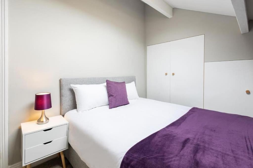 Hampton Manor House - 9 Bedrooms