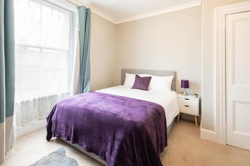 Hampton Manor House - 9 Bedrooms