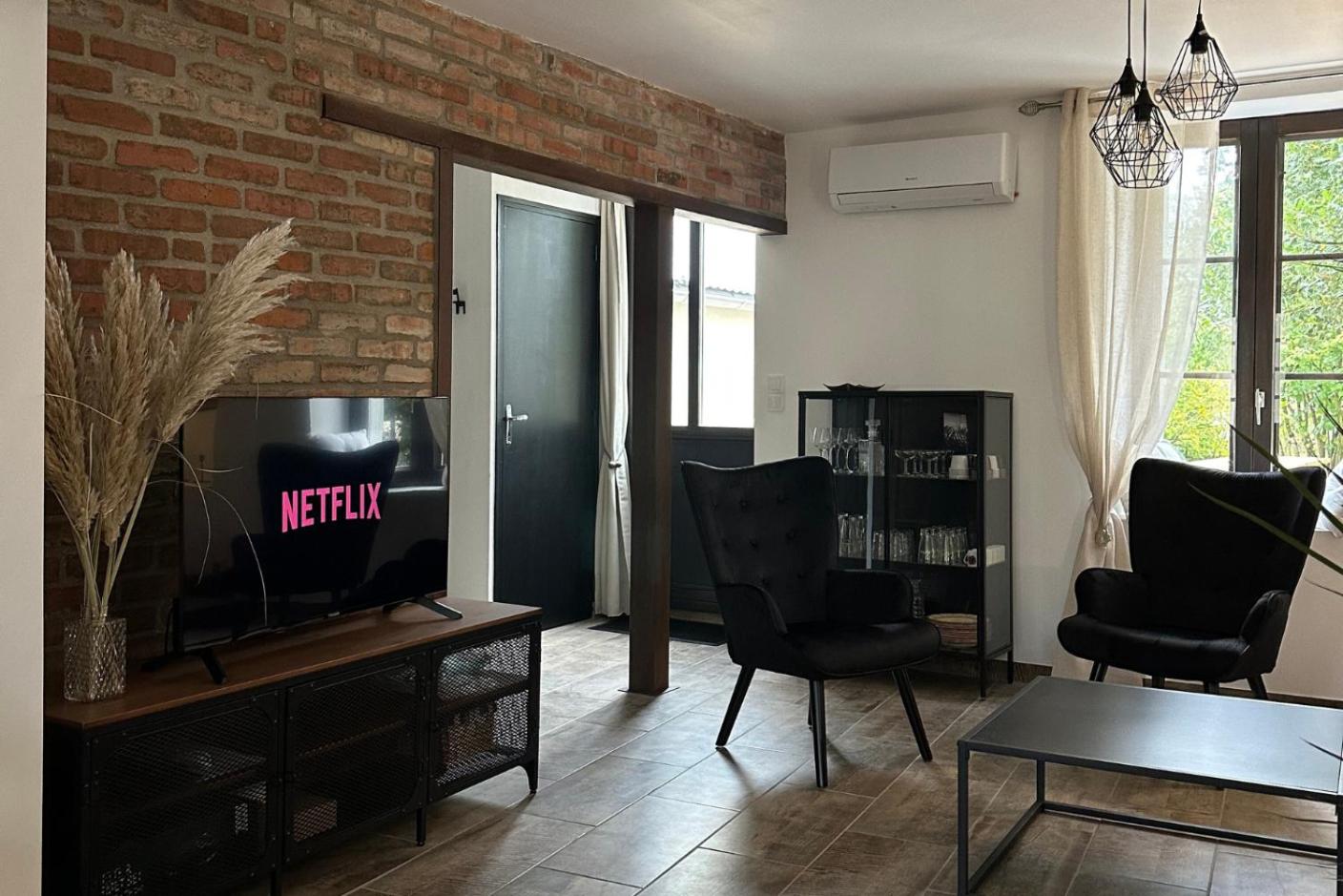 Communal lounge/ TV room