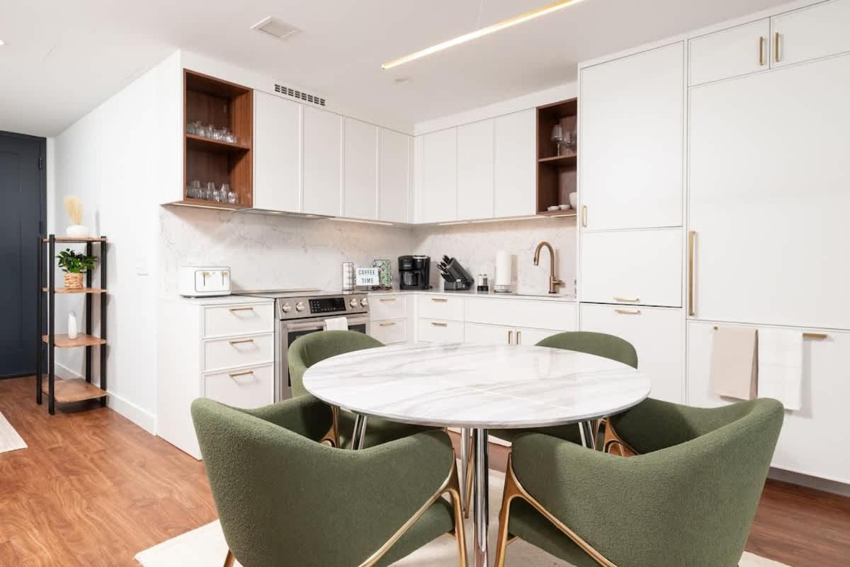 Back-Bay Upscale Central Penthouse W Roof-top