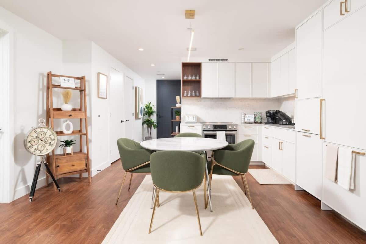 Back-Bay Upscale Central Penthouse W Roof-top