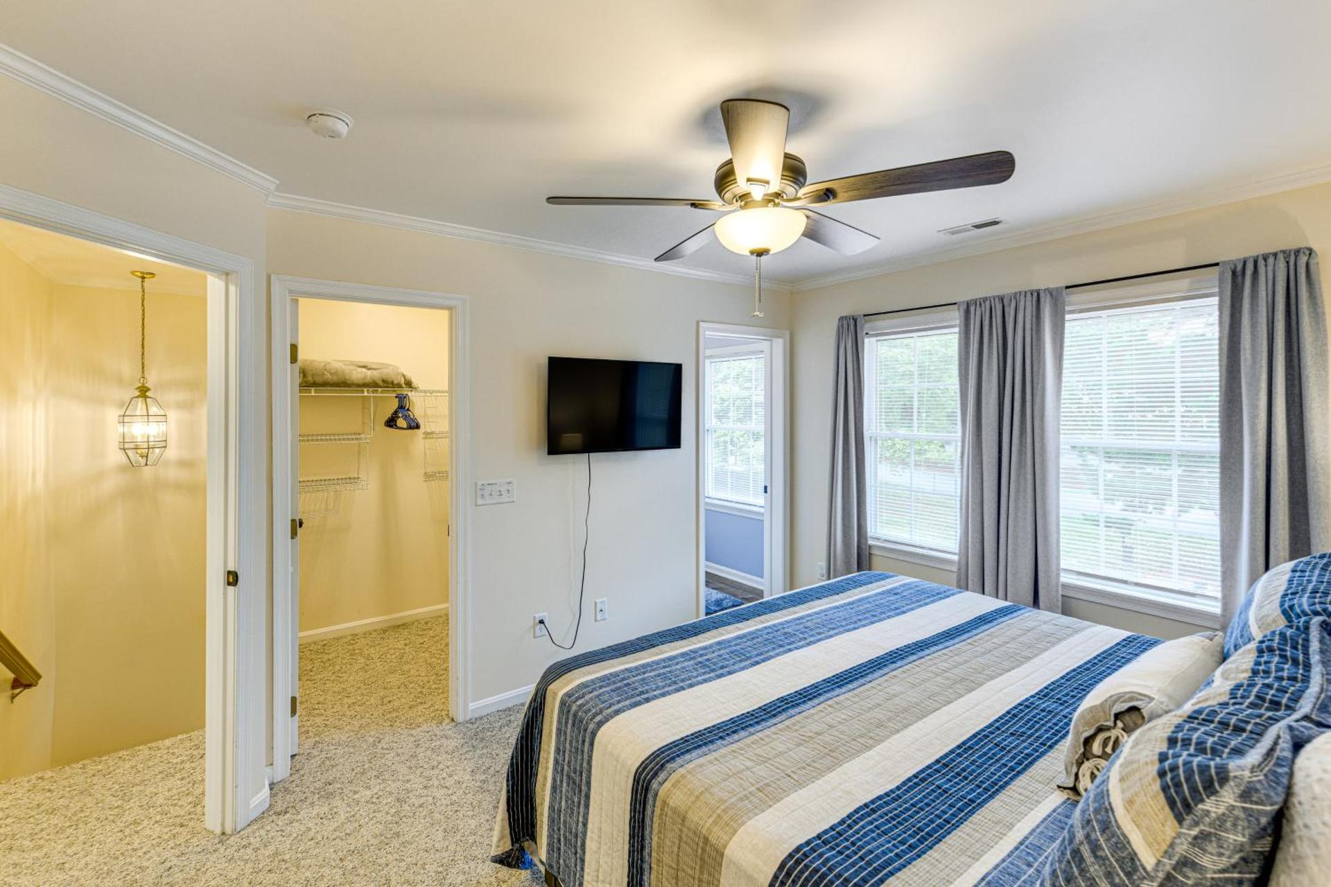 2 Mi to Rehoboth Beach Home with Sunroom!