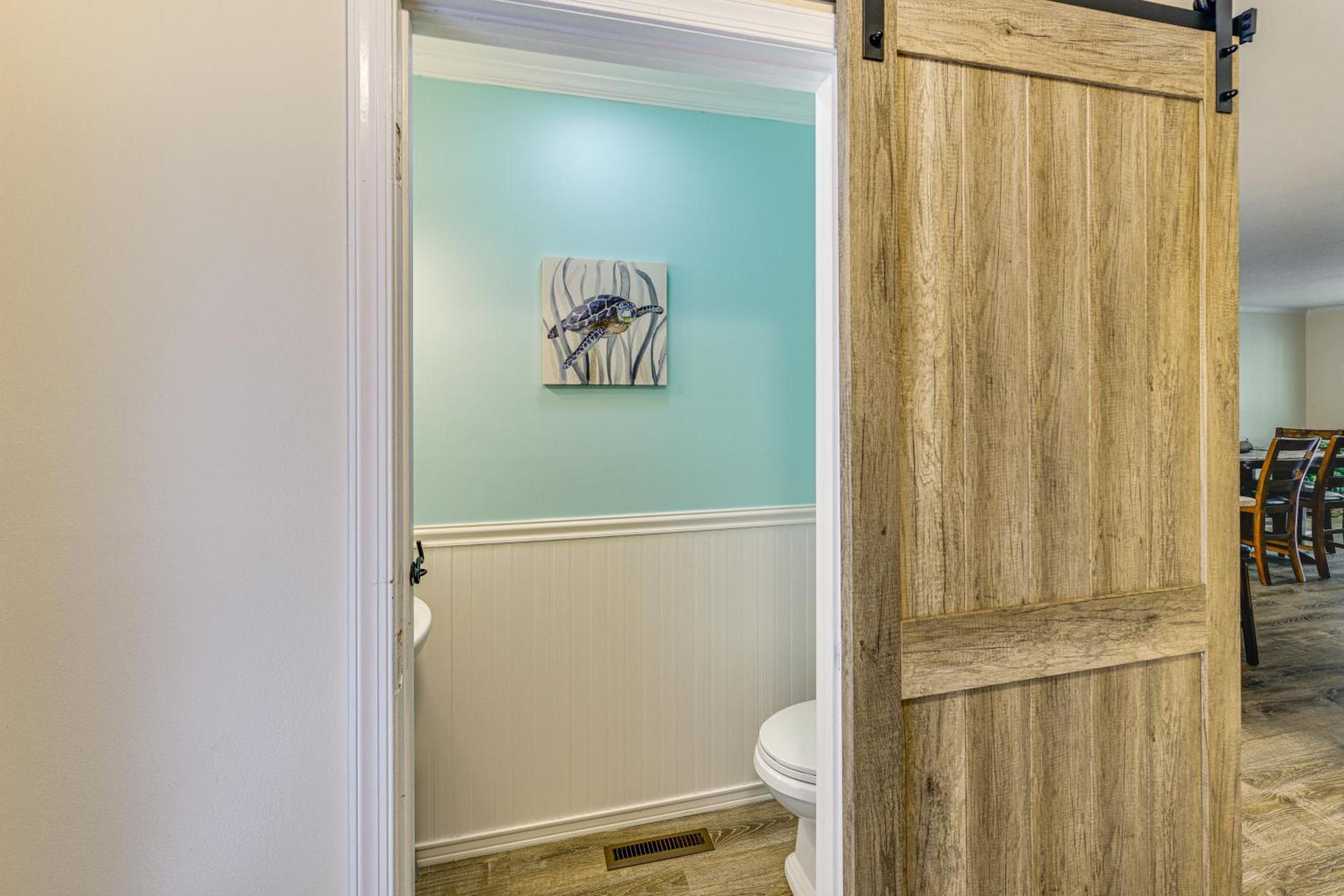 2 Mi to Rehoboth Beach Home with Sunroom!