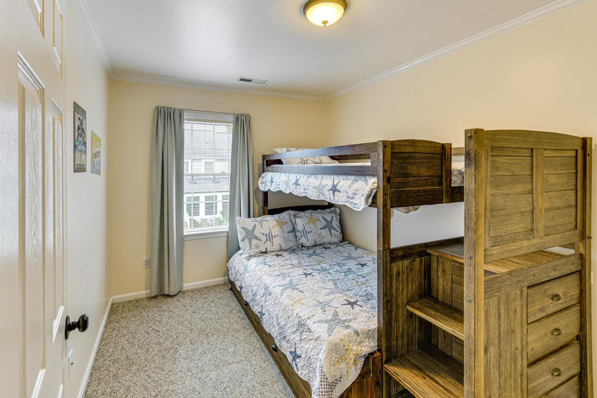 2 Mi to Rehoboth Beach Home with Sunroom!