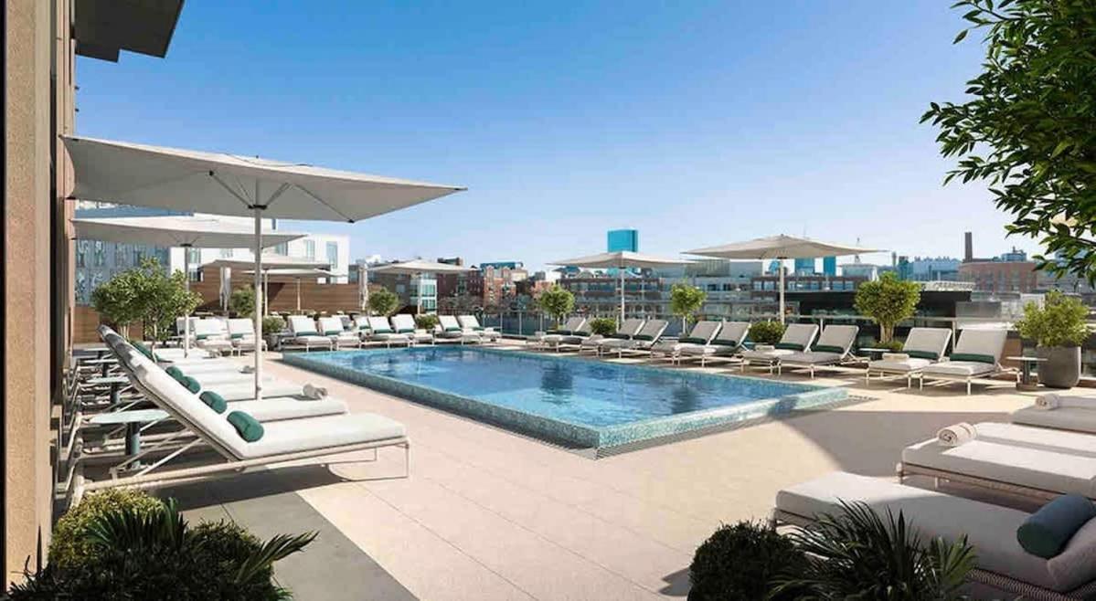 Luxury Apartment w King Bed Shared Pool & Rooftop